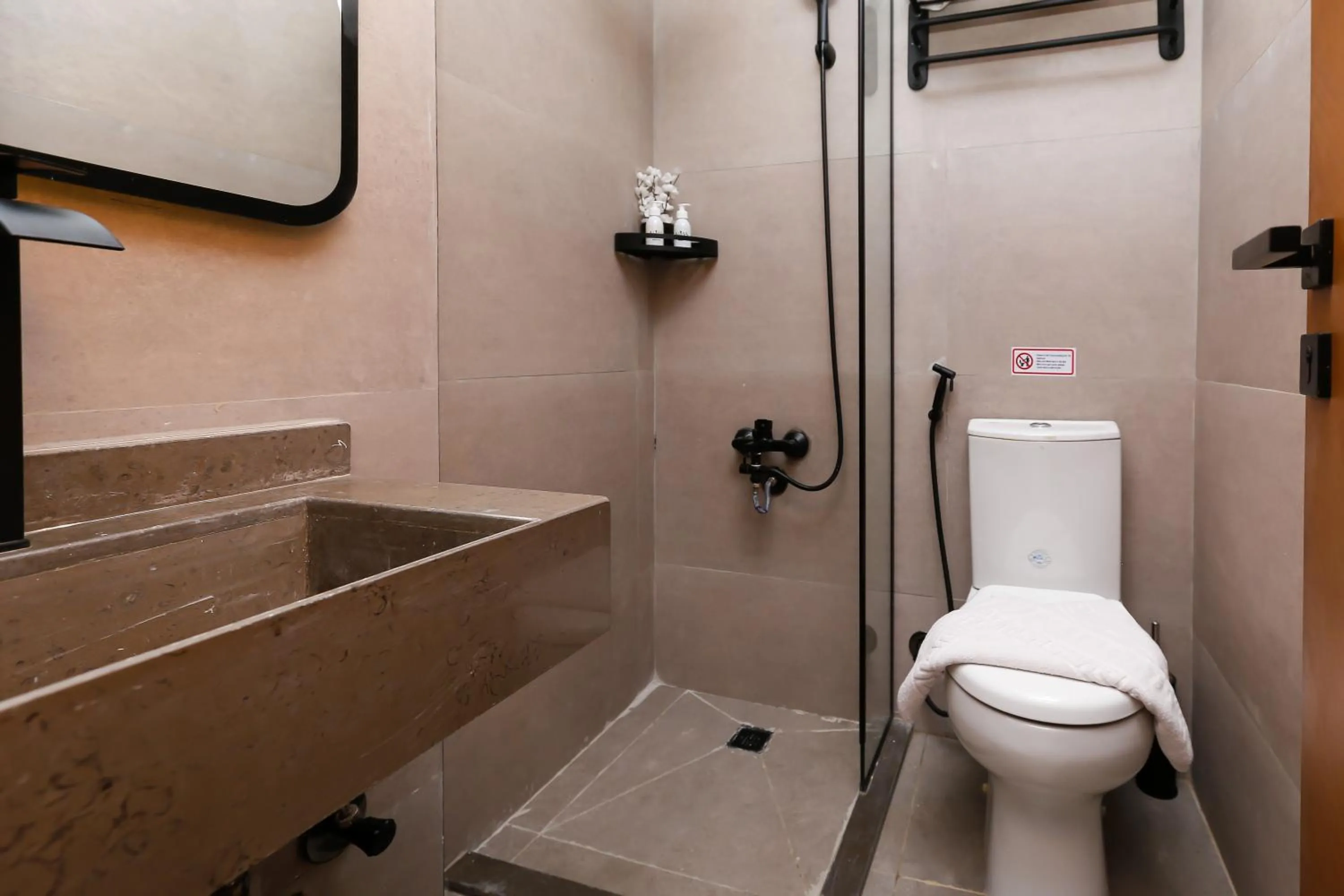 Shower in Rixoss tower Pyramids View