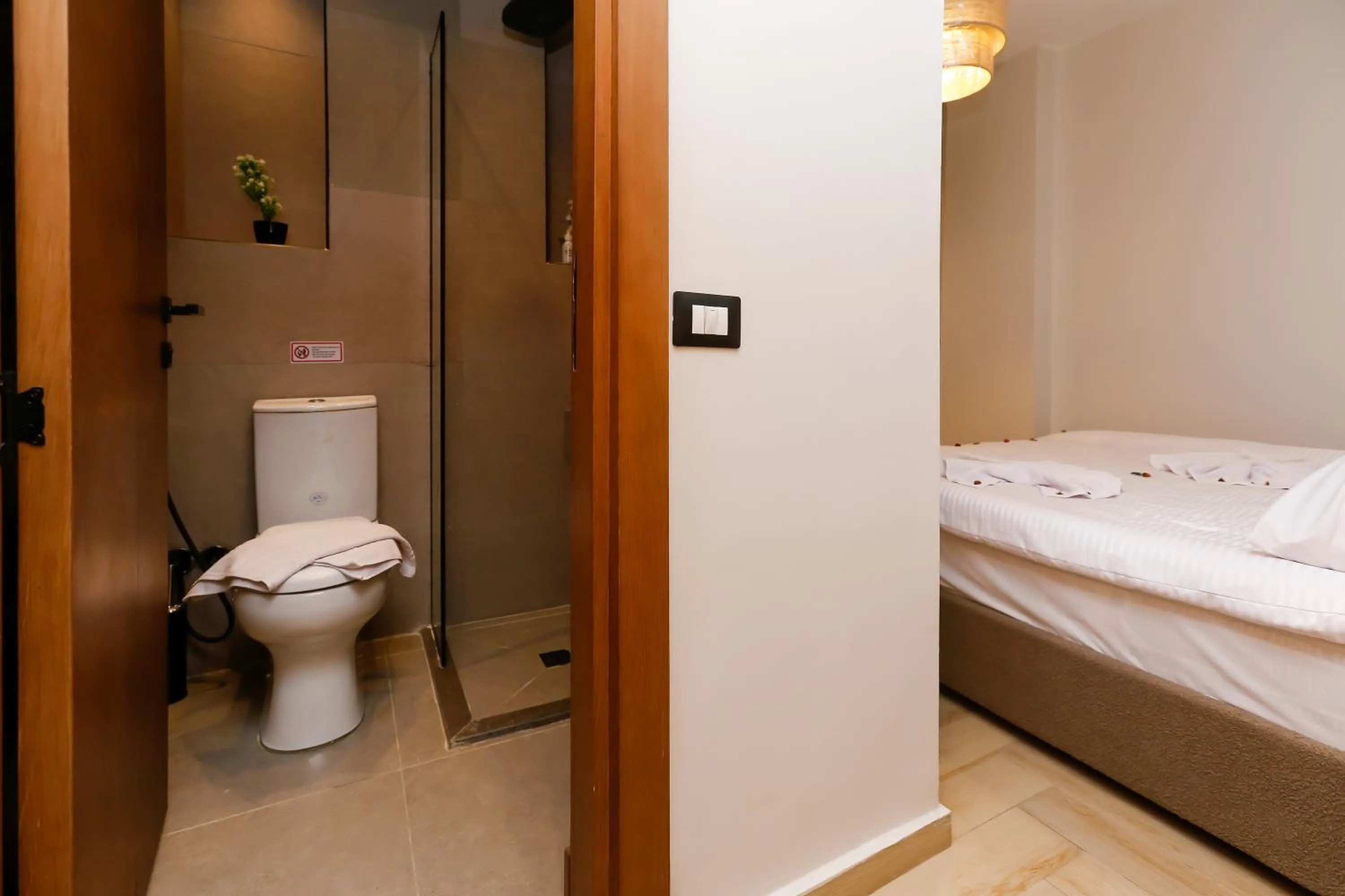 Toilet, Bed in Rixoss tower Pyramids View