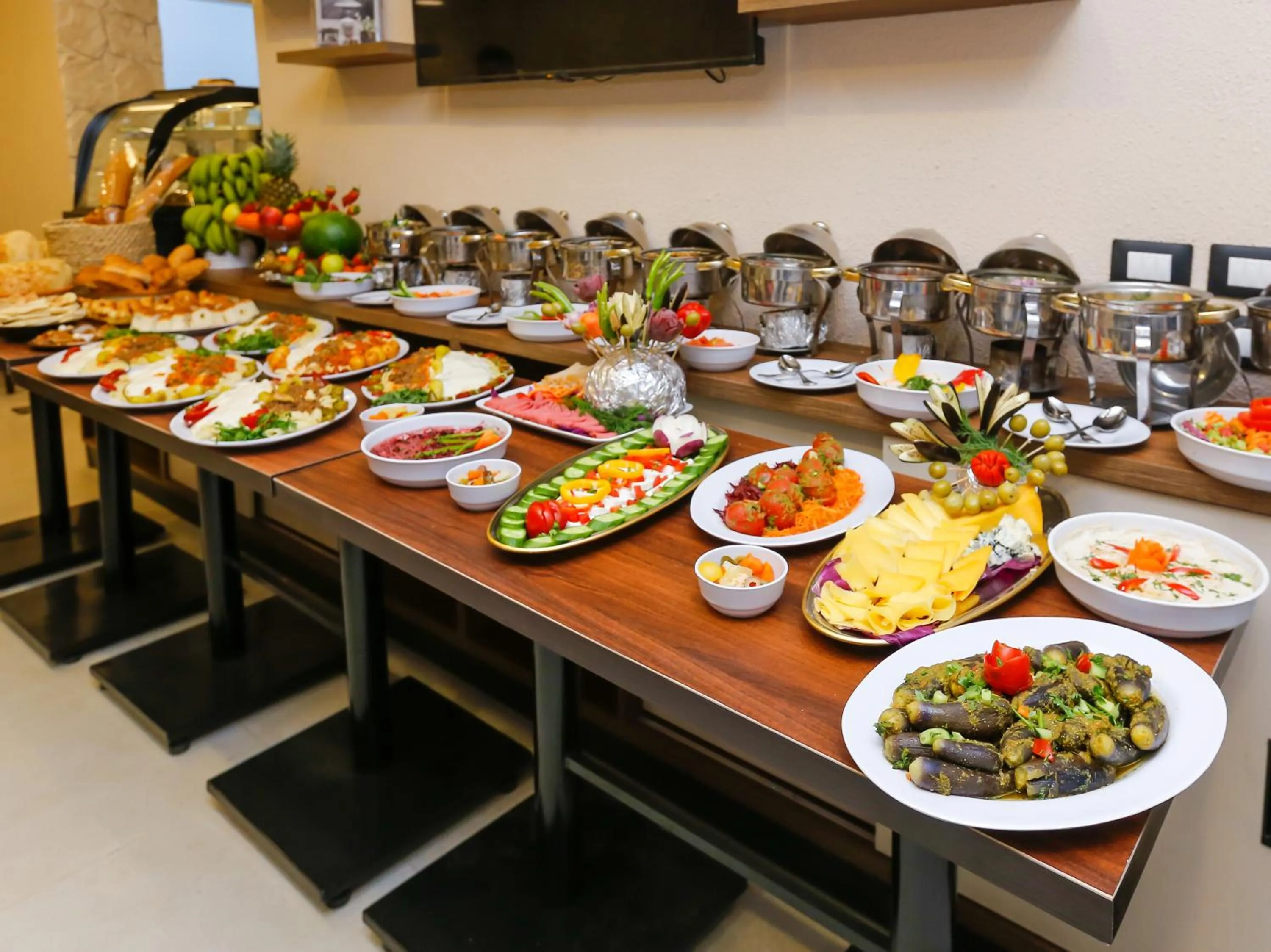 Food and drinks in Rixoss tower Pyramids View