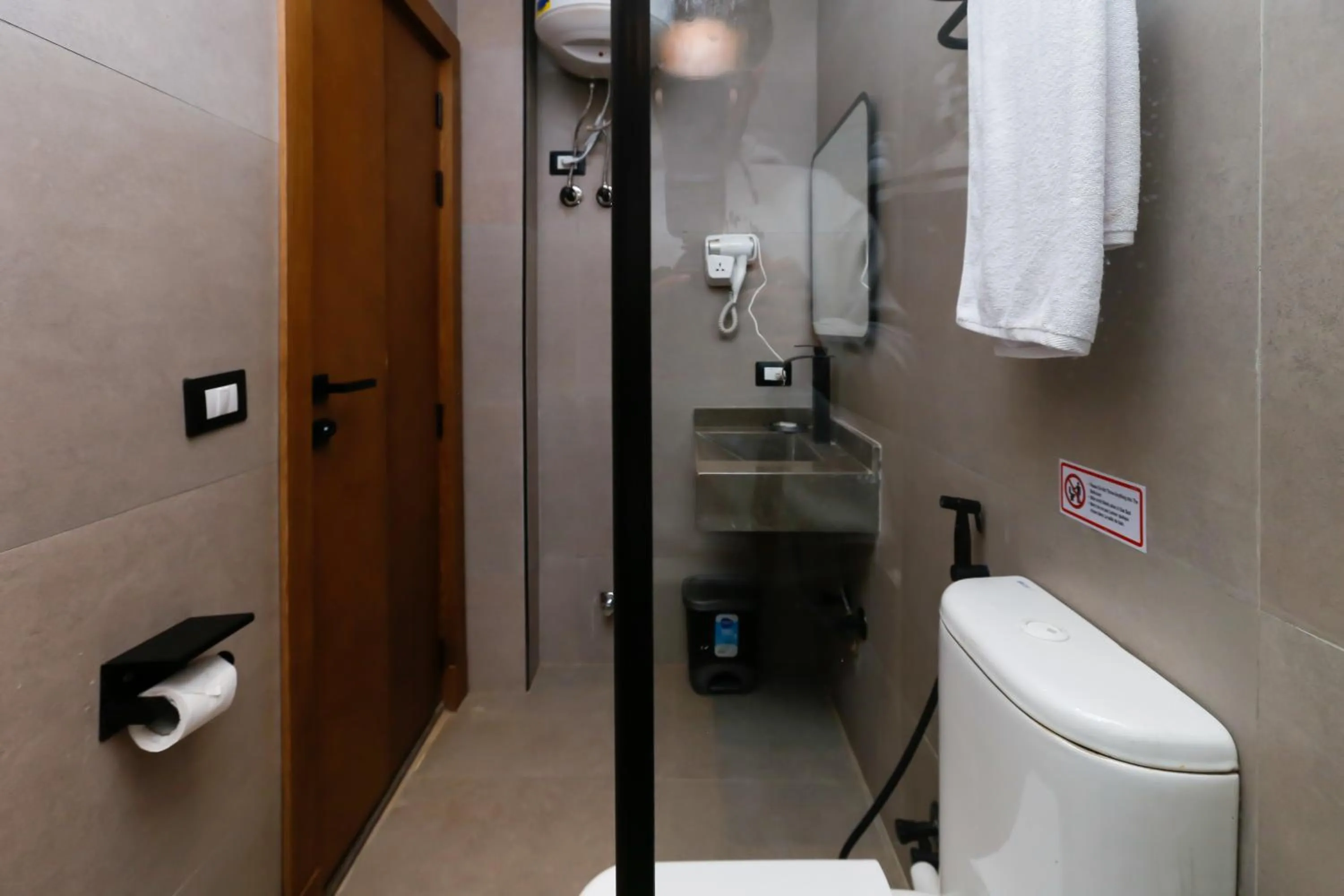 Shower in Rixoss tower Pyramids View