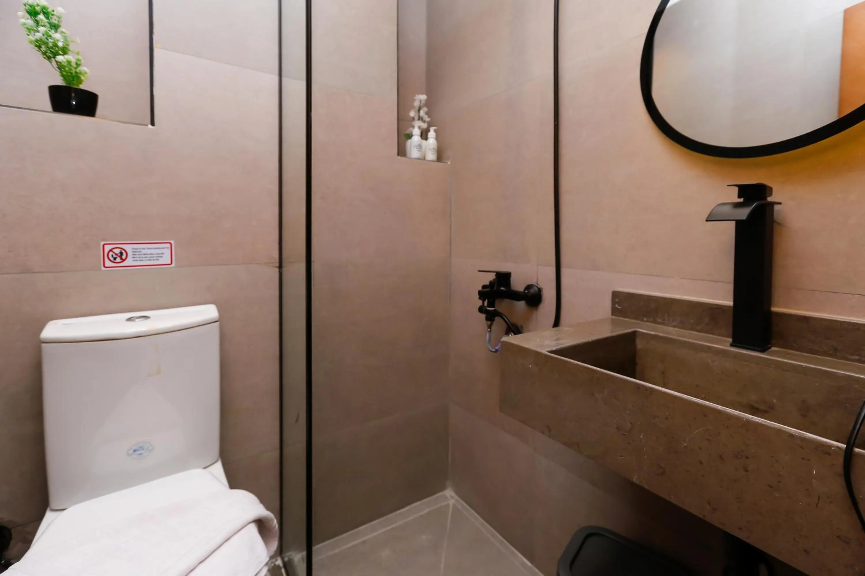 Shower in Rixoss tower Pyramids View