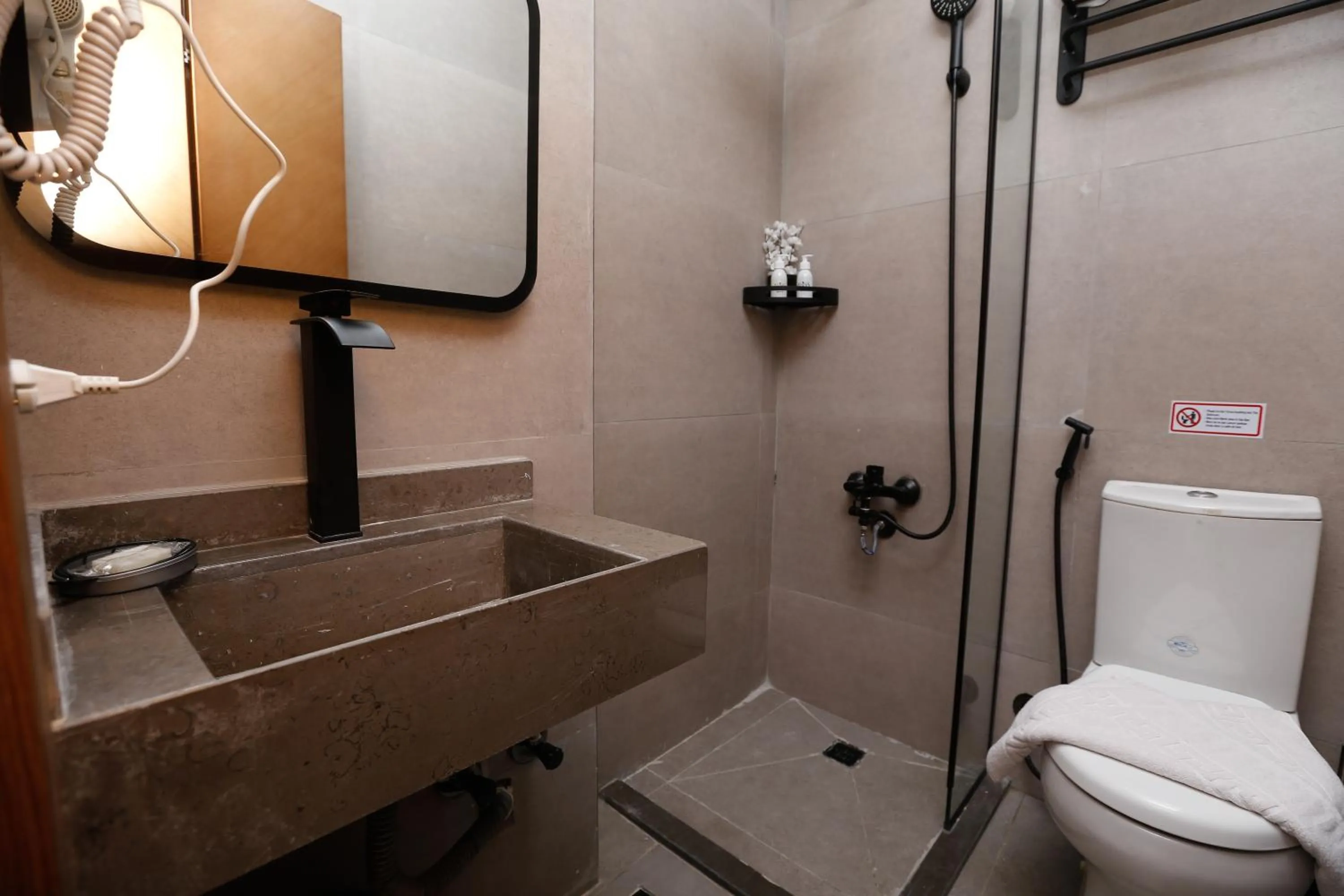 Shower in Rixoss tower Pyramids View