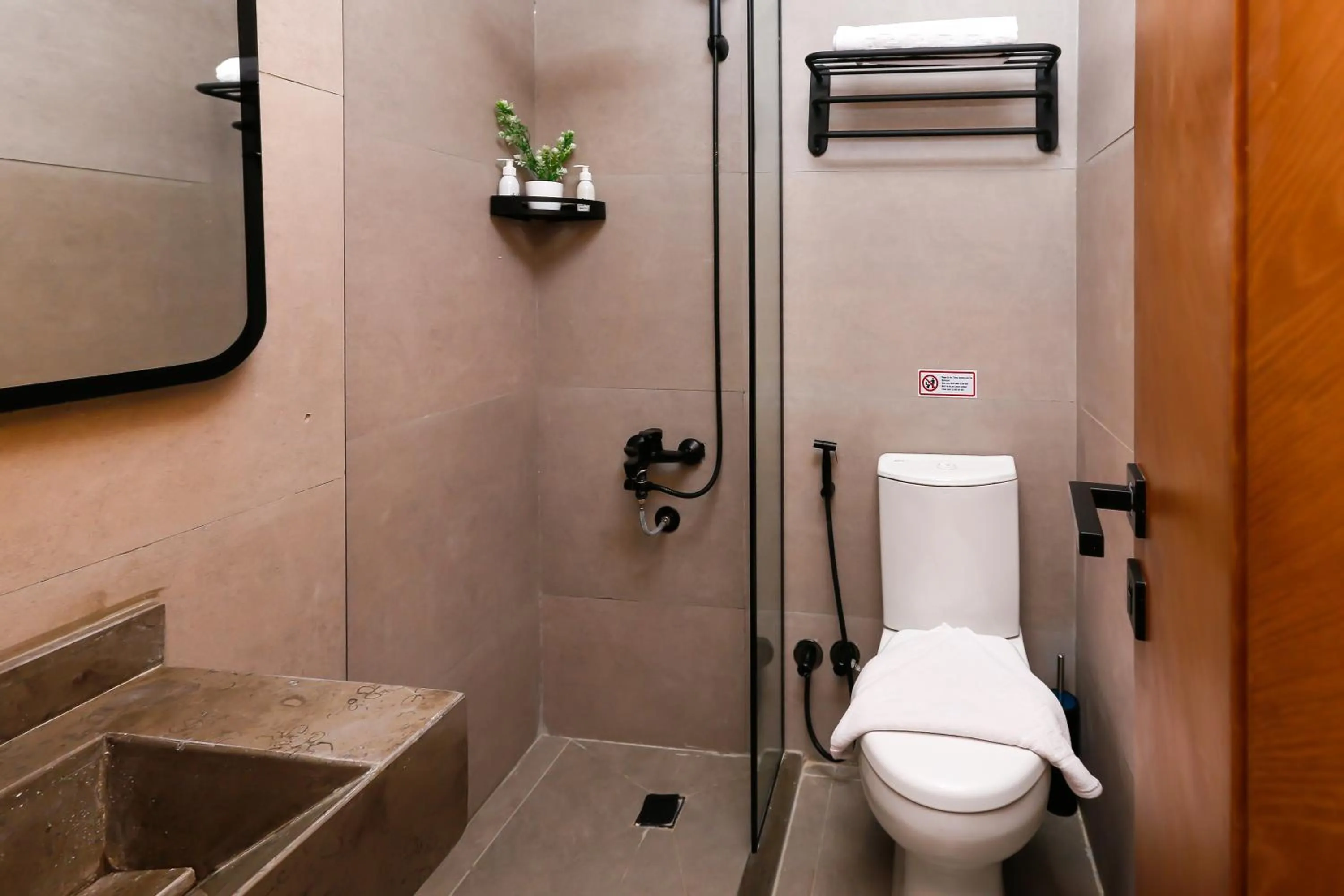 Shower in Rixoss tower Pyramids View