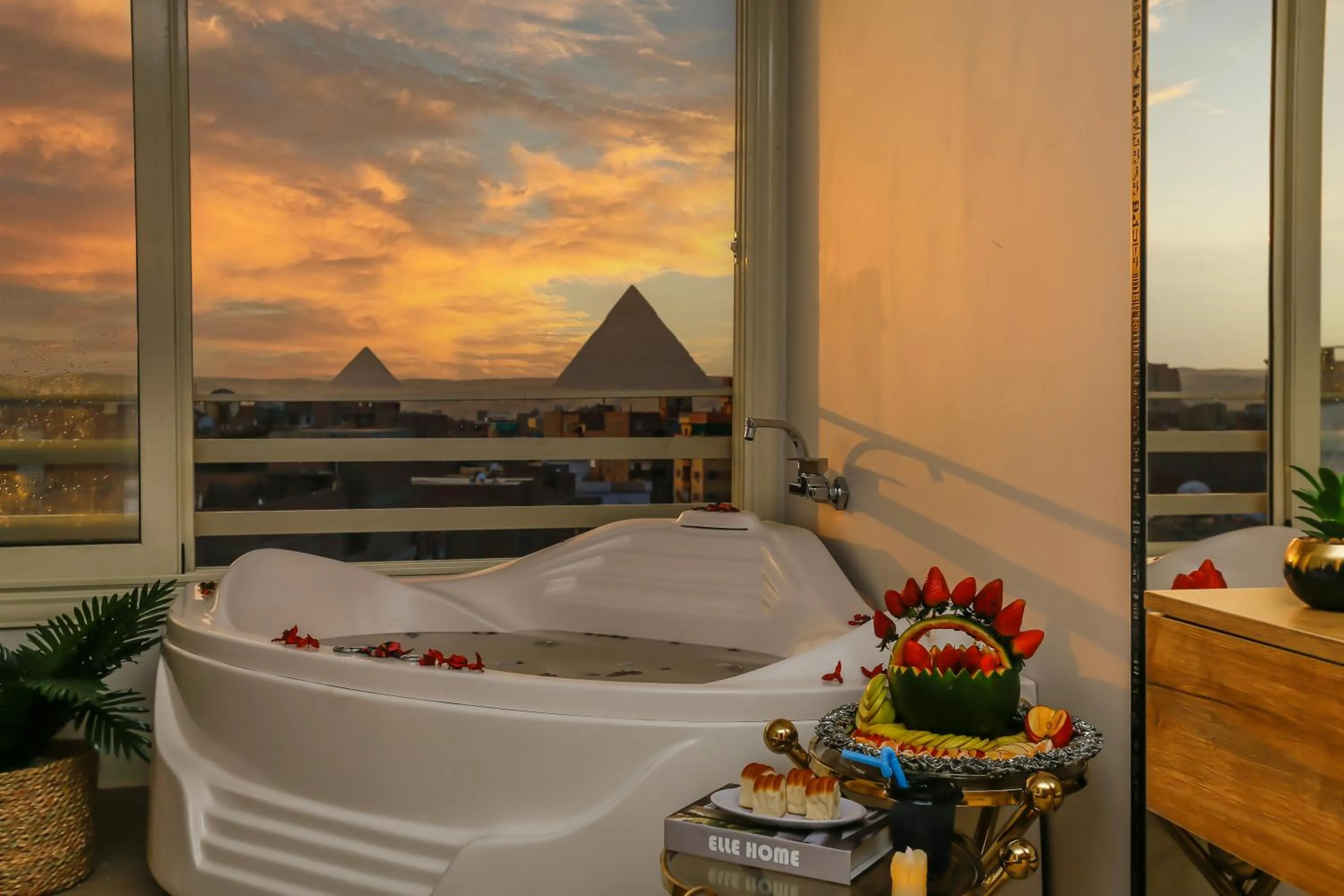 Hot Tub in Rixoss tower Pyramids View