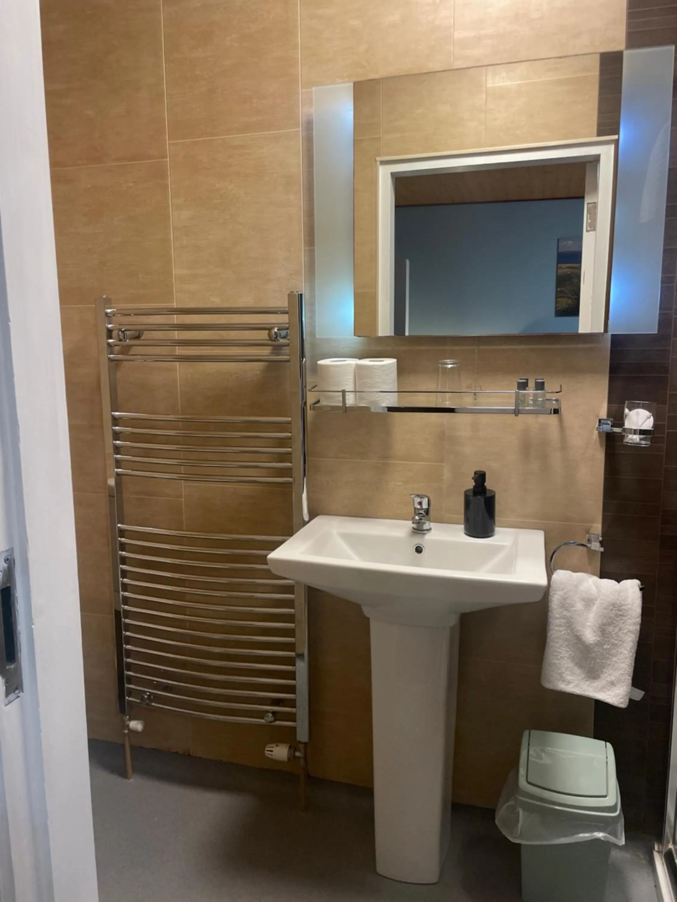 Shower in The Coastguard House @ Tigh T.P.