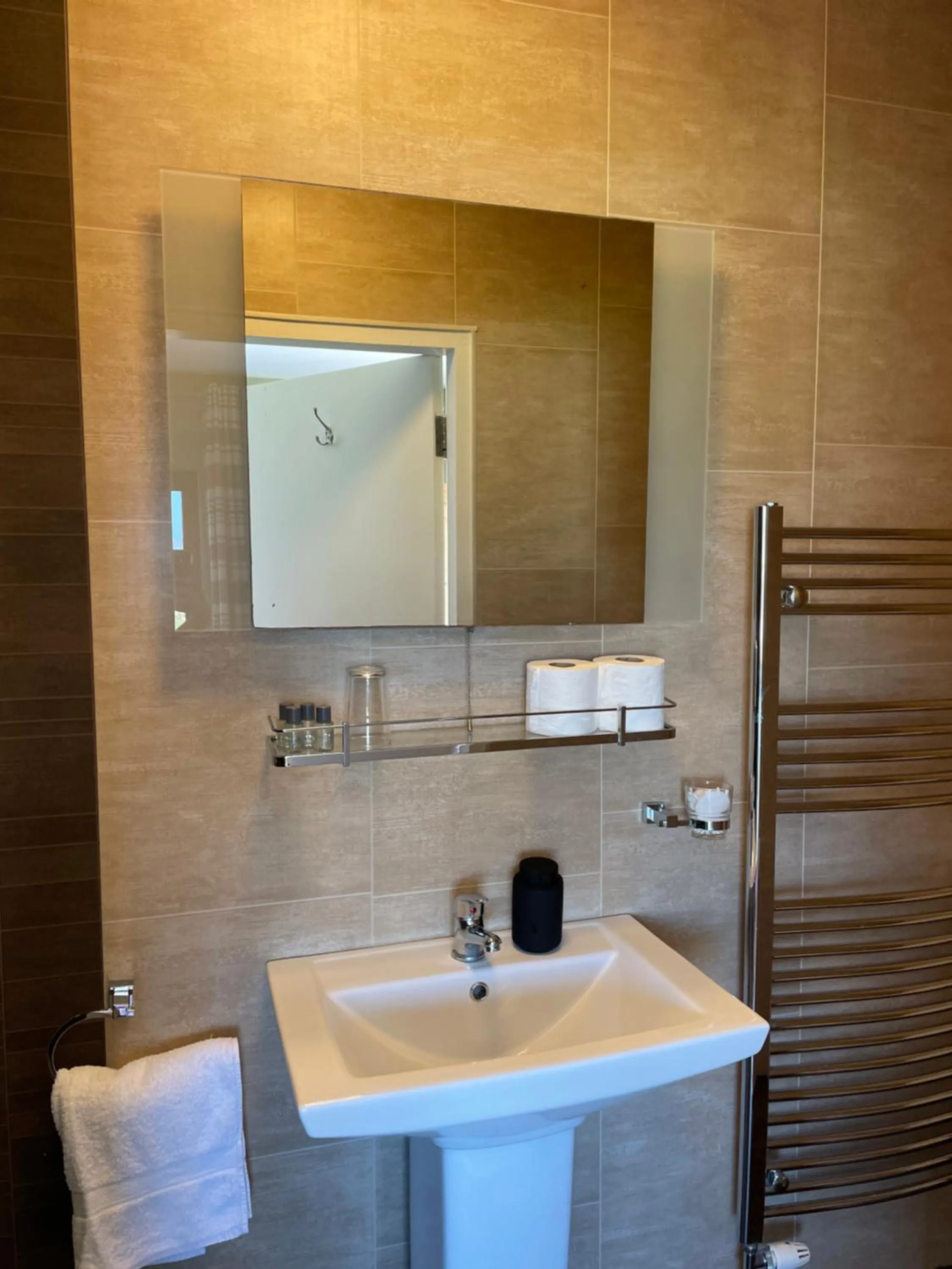 Bathroom in The Coastguard House @ Tigh T.P.