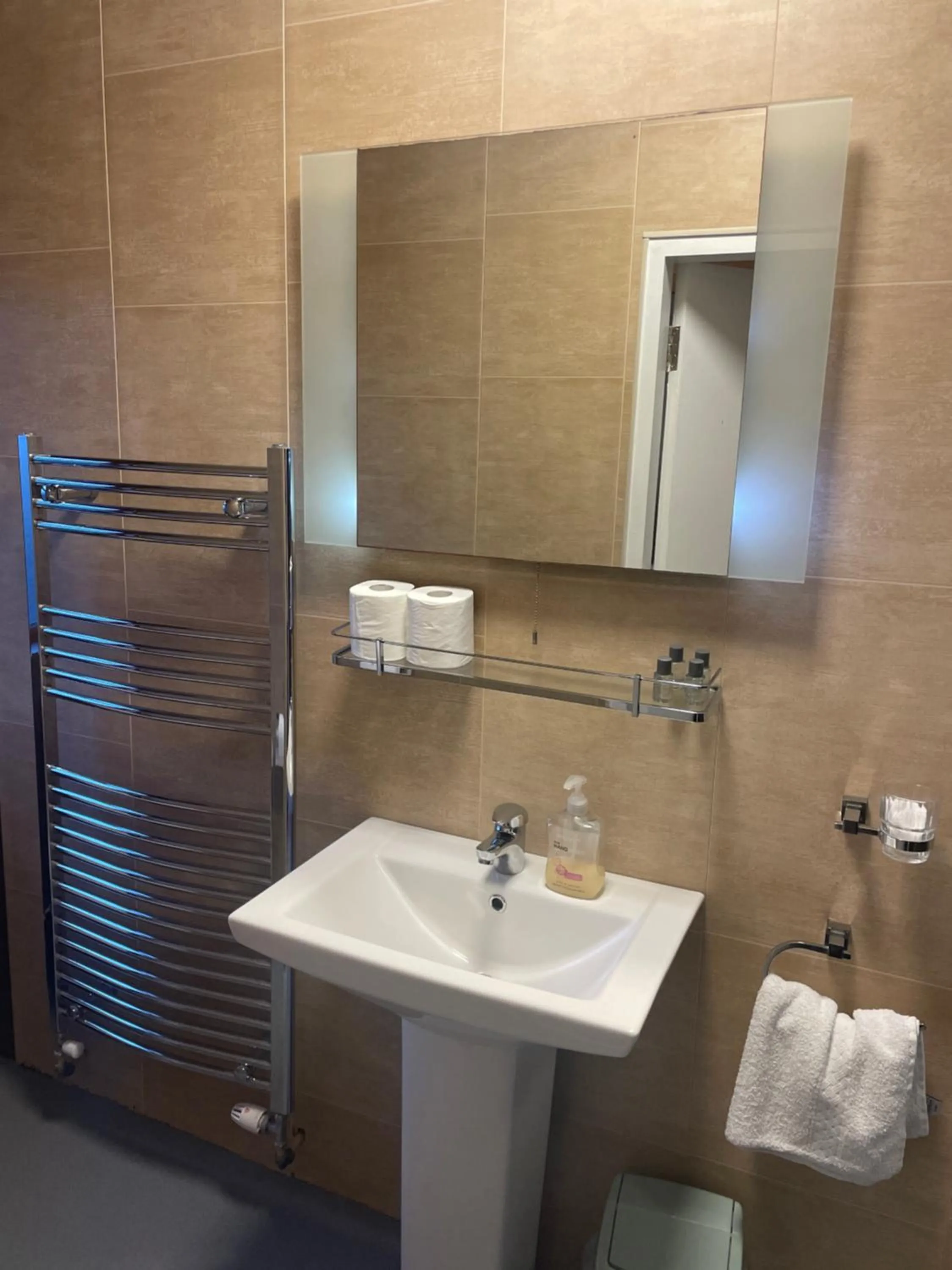 Bathroom in The Coastguard House @ Tigh T.P.