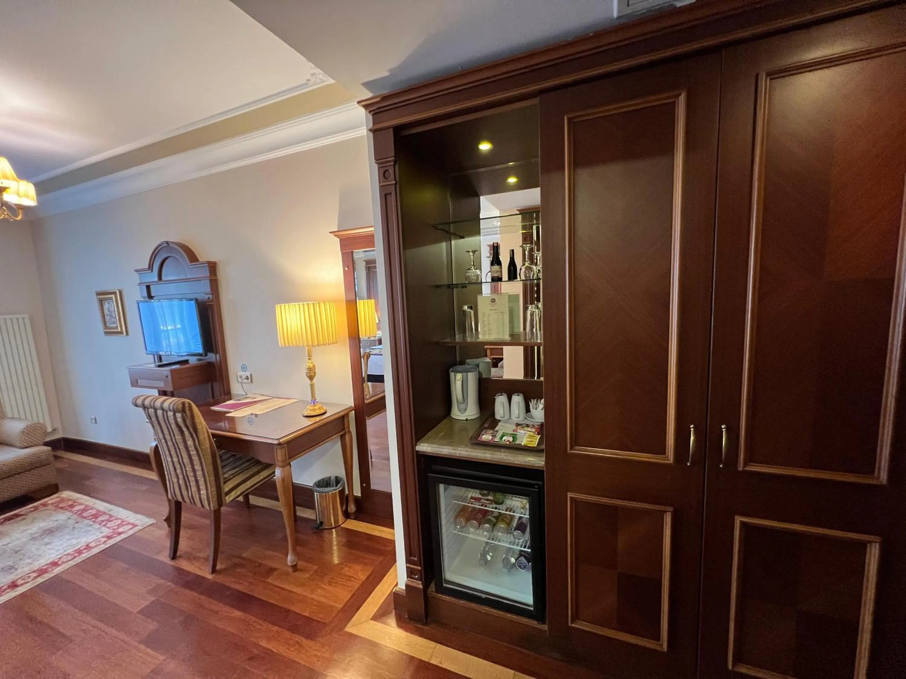 wardrobe in GLK PREMIER Regency Suites & Spa