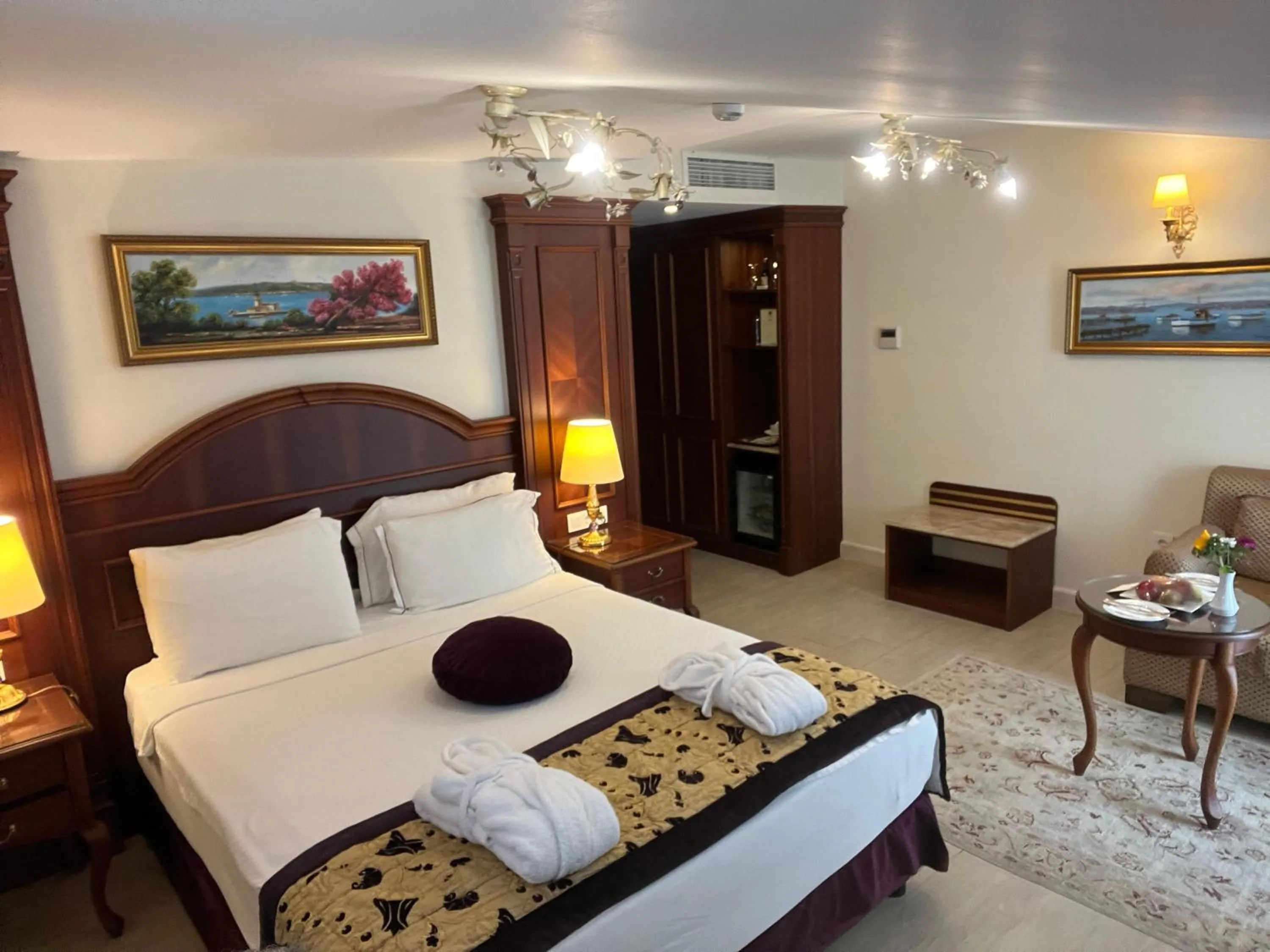 Bed in GLK PREMIER Regency Suites & Spa