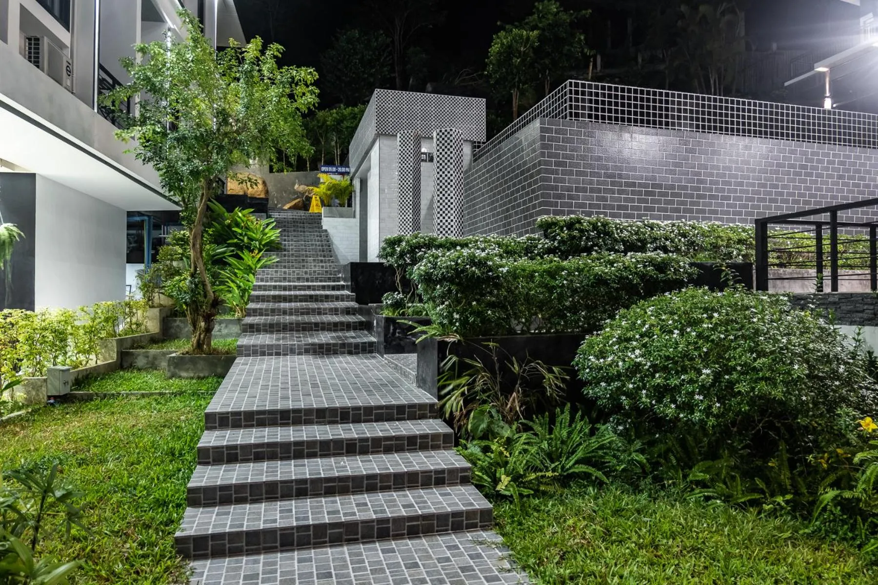 Garden in Chaantalay Hotel