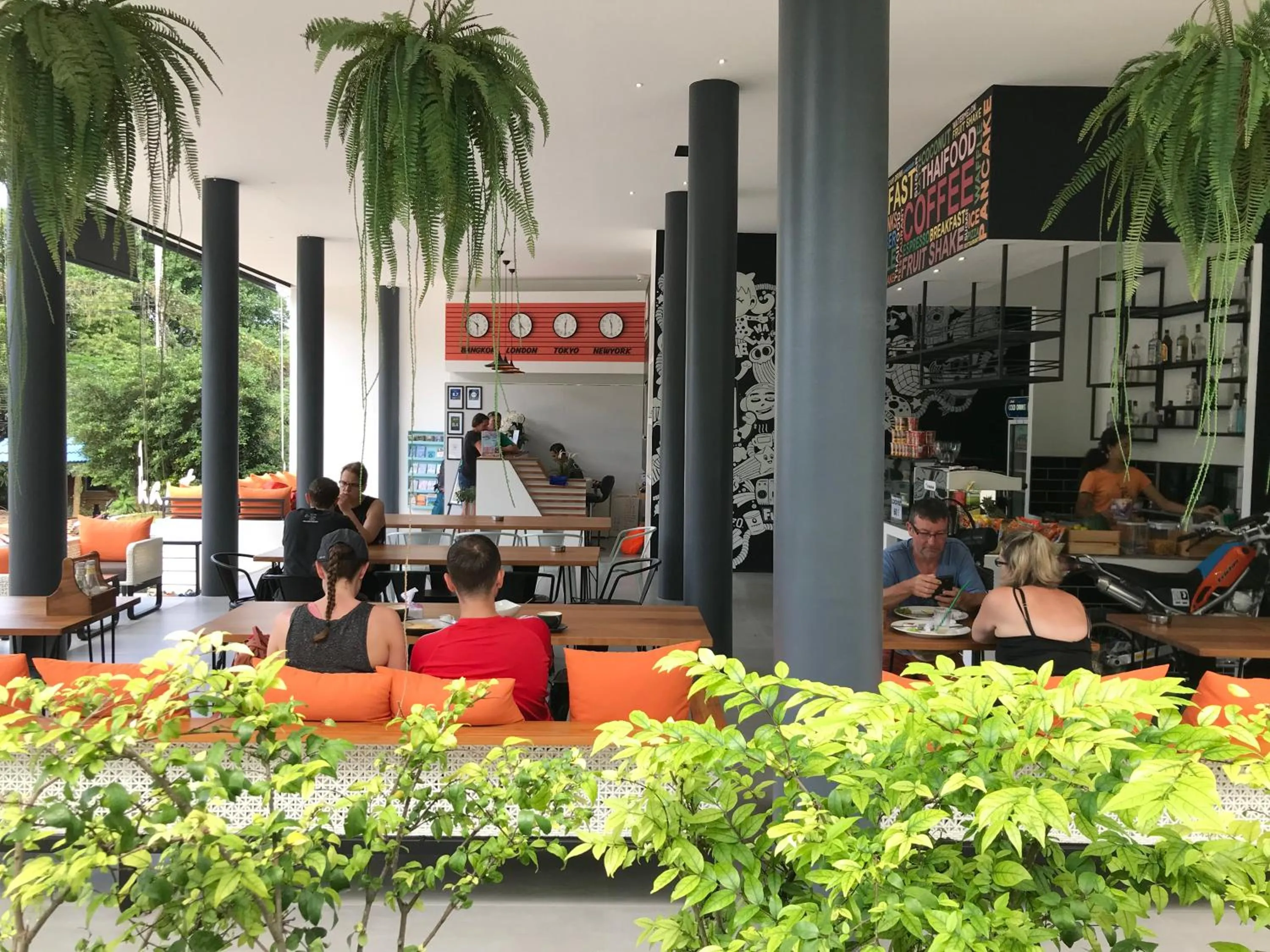 Restaurant/places to eat in Chaantalay Hotel