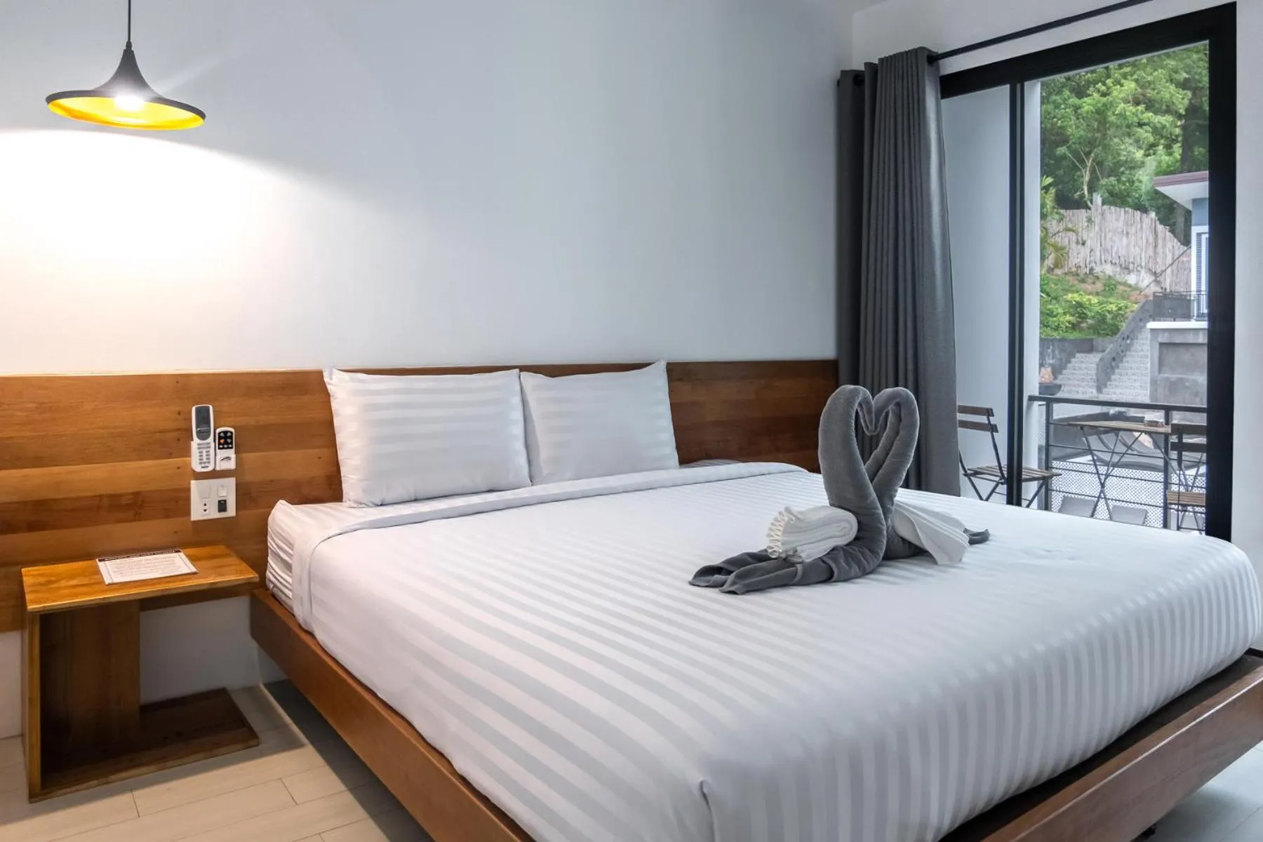 Photo of the whole room, Bed in Chaantalay Hotel