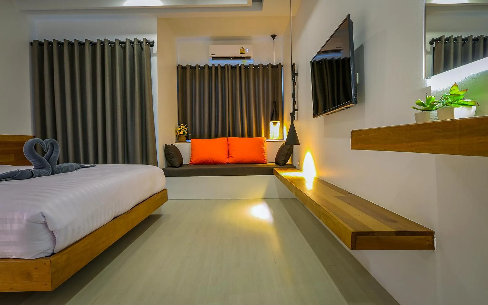 Photo of the whole room, Bed in Chaantalay Hotel