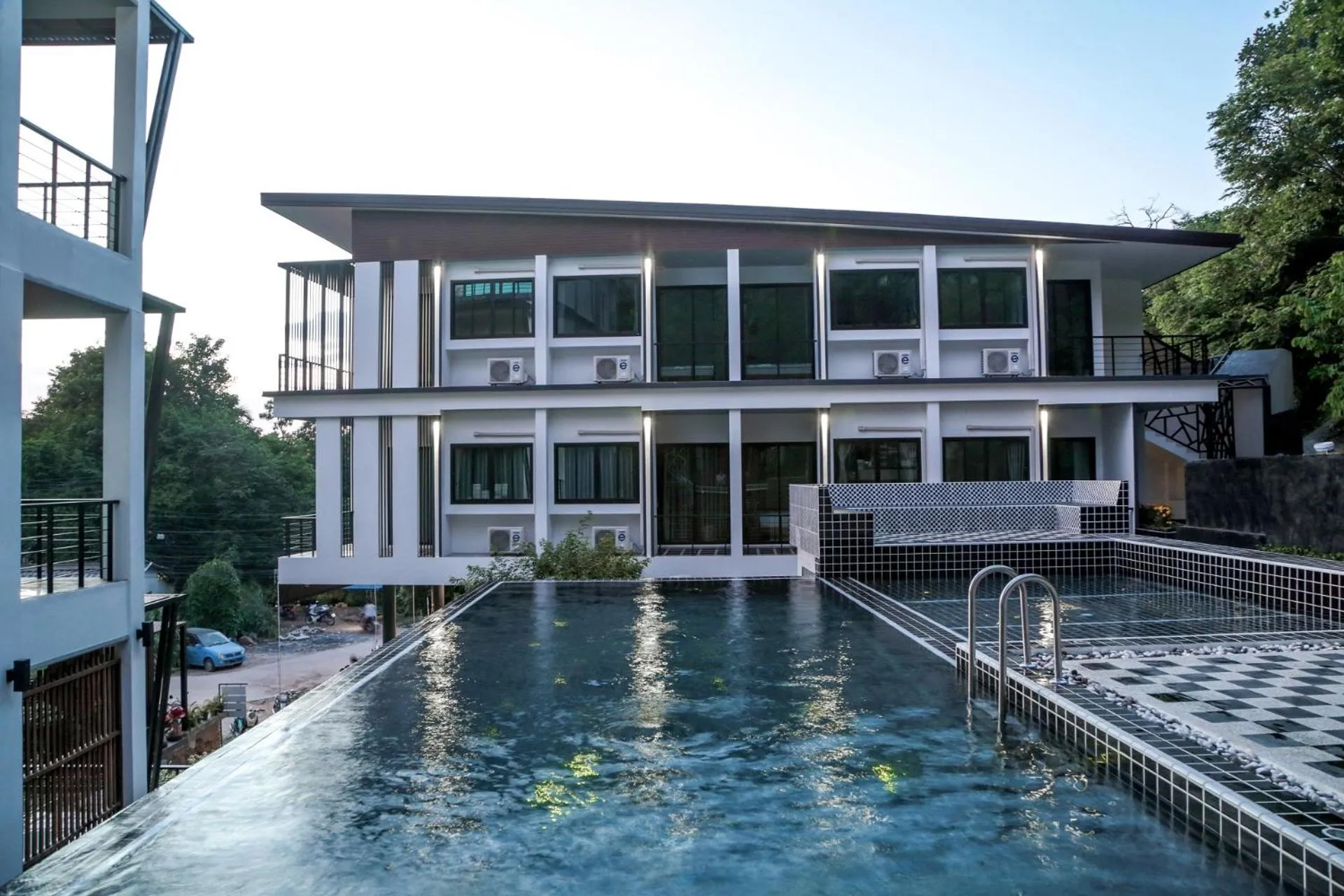 Swimming pool in Chaantalay Hotel