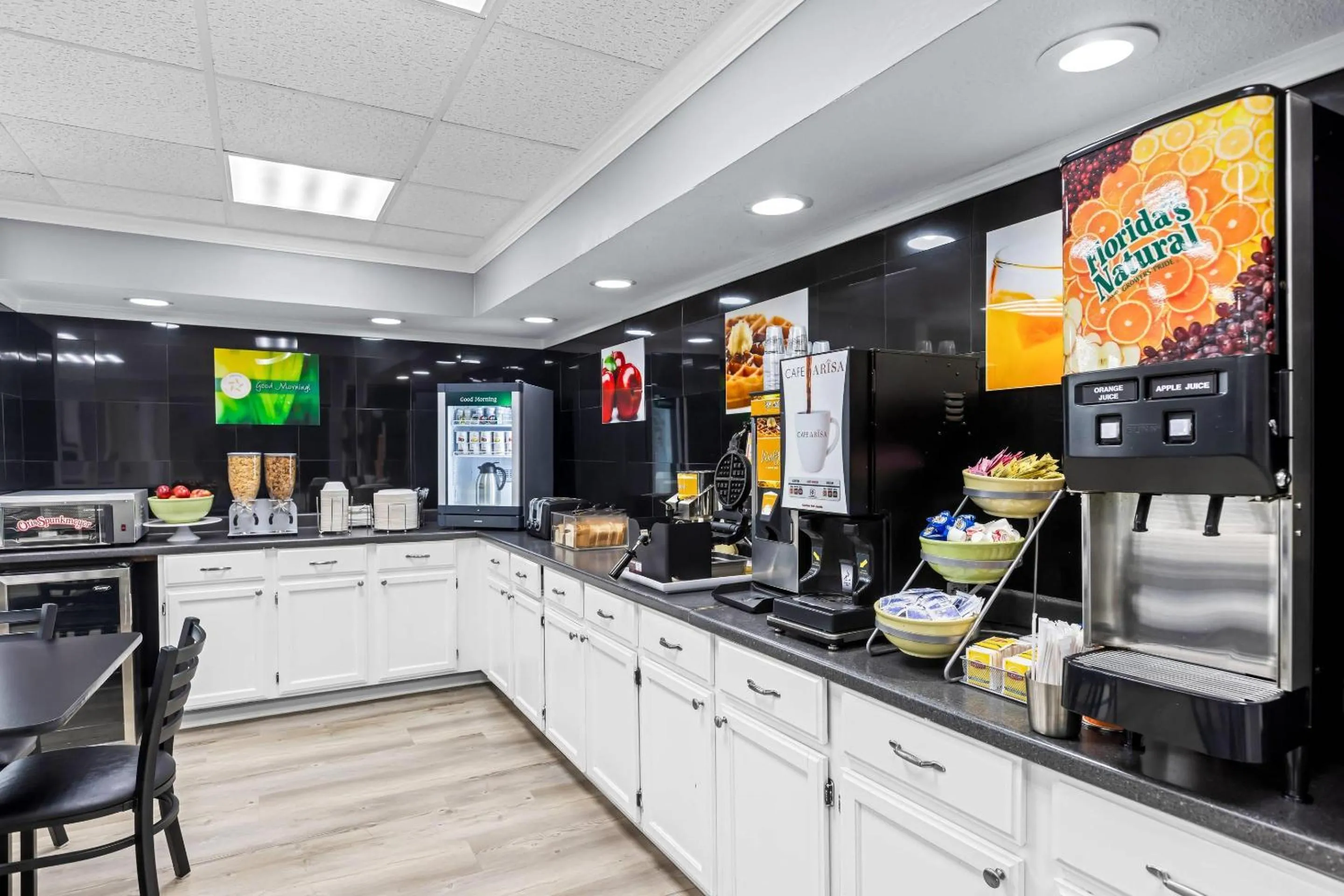 Breakfast in Quality Inn Port Wentworth Savannah North