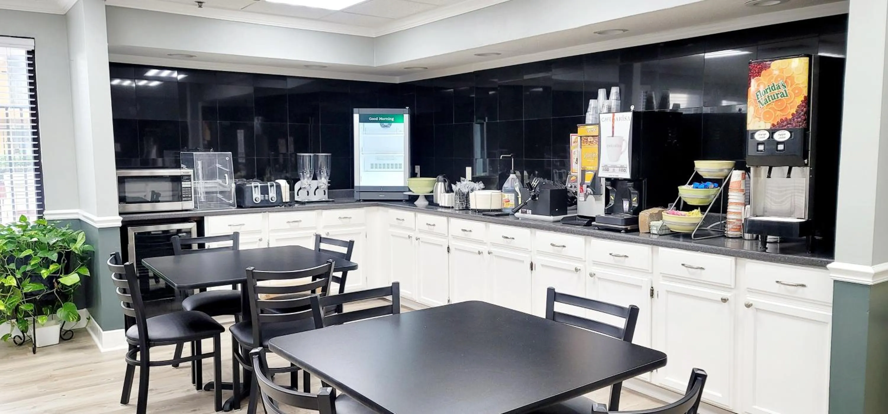 Breakfast in Quality Inn Port Wentworth Savannah North