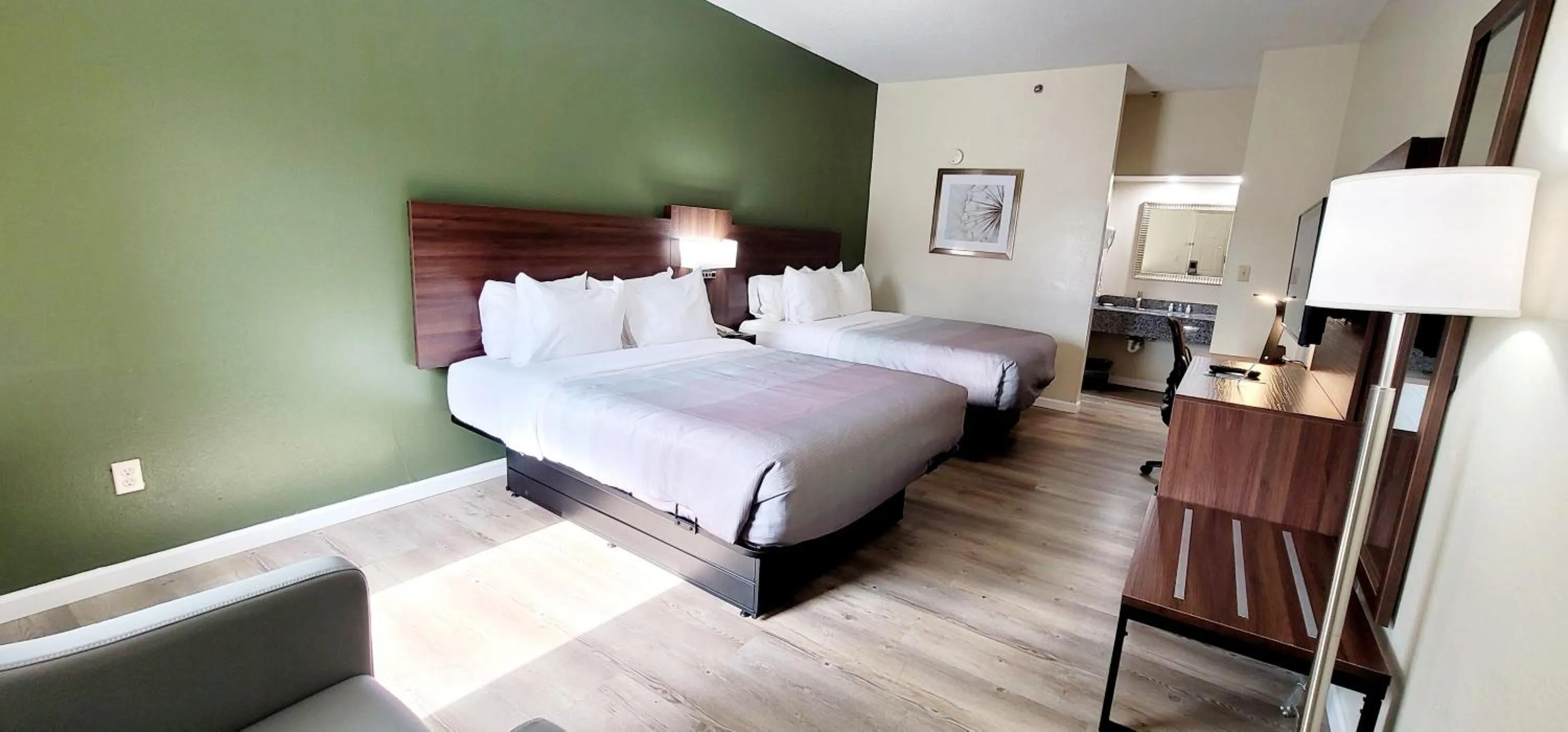 Photo of the whole room, Bed in Quality Inn Port Wentworth Savannah North