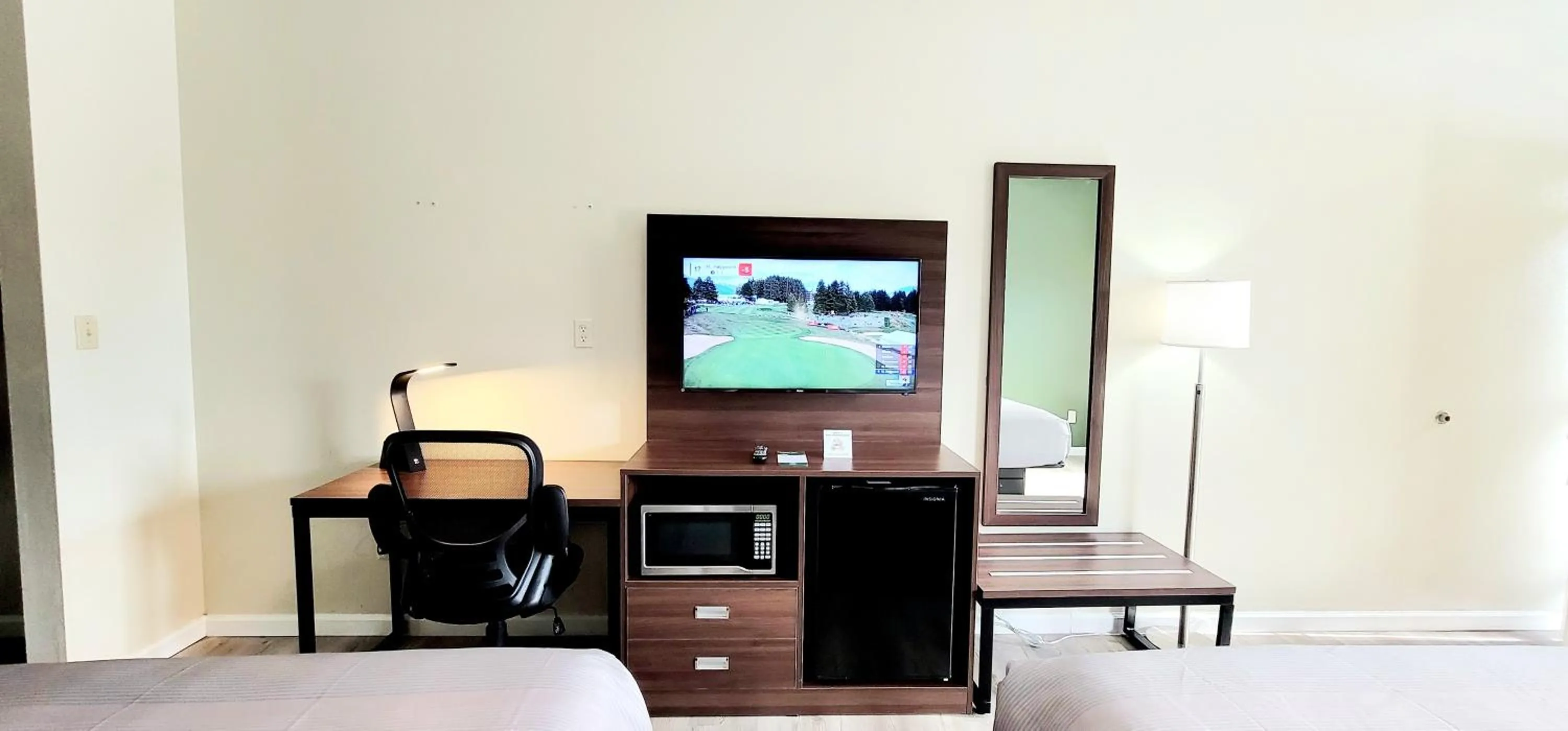 Communal lounge/ TV room, Bed in Quality Inn Port Wentworth Savannah North