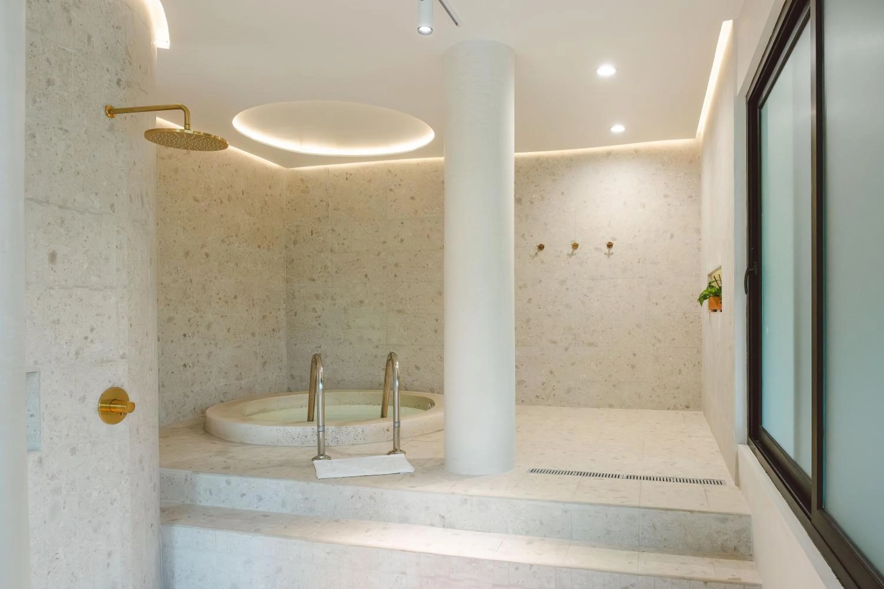 Shower in Bodhi Tree Yoga Resort