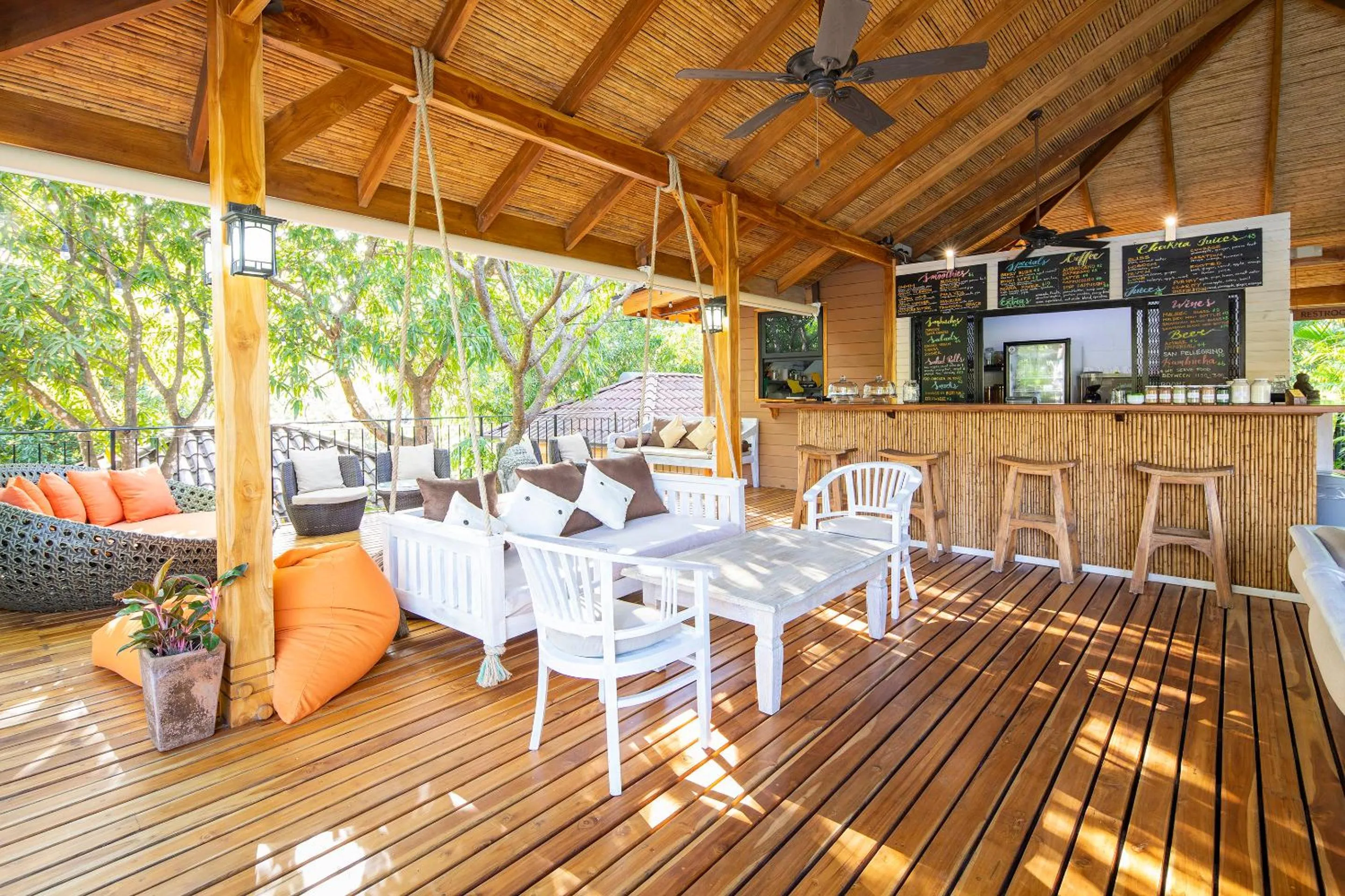 Restaurant/places to eat in Bodhi Tree Yoga Resort