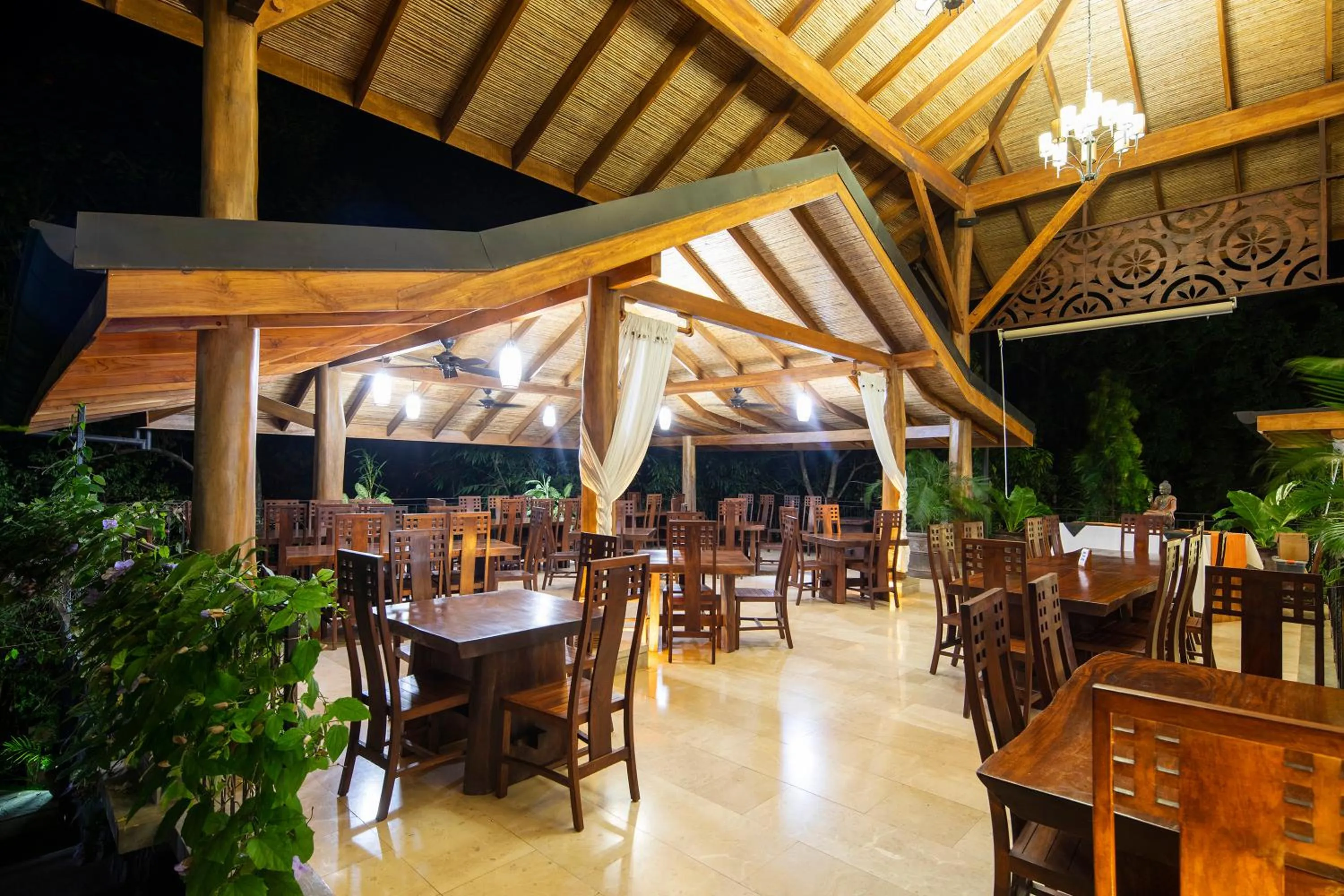 Restaurant/places to eat in Bodhi Tree Yoga Resort