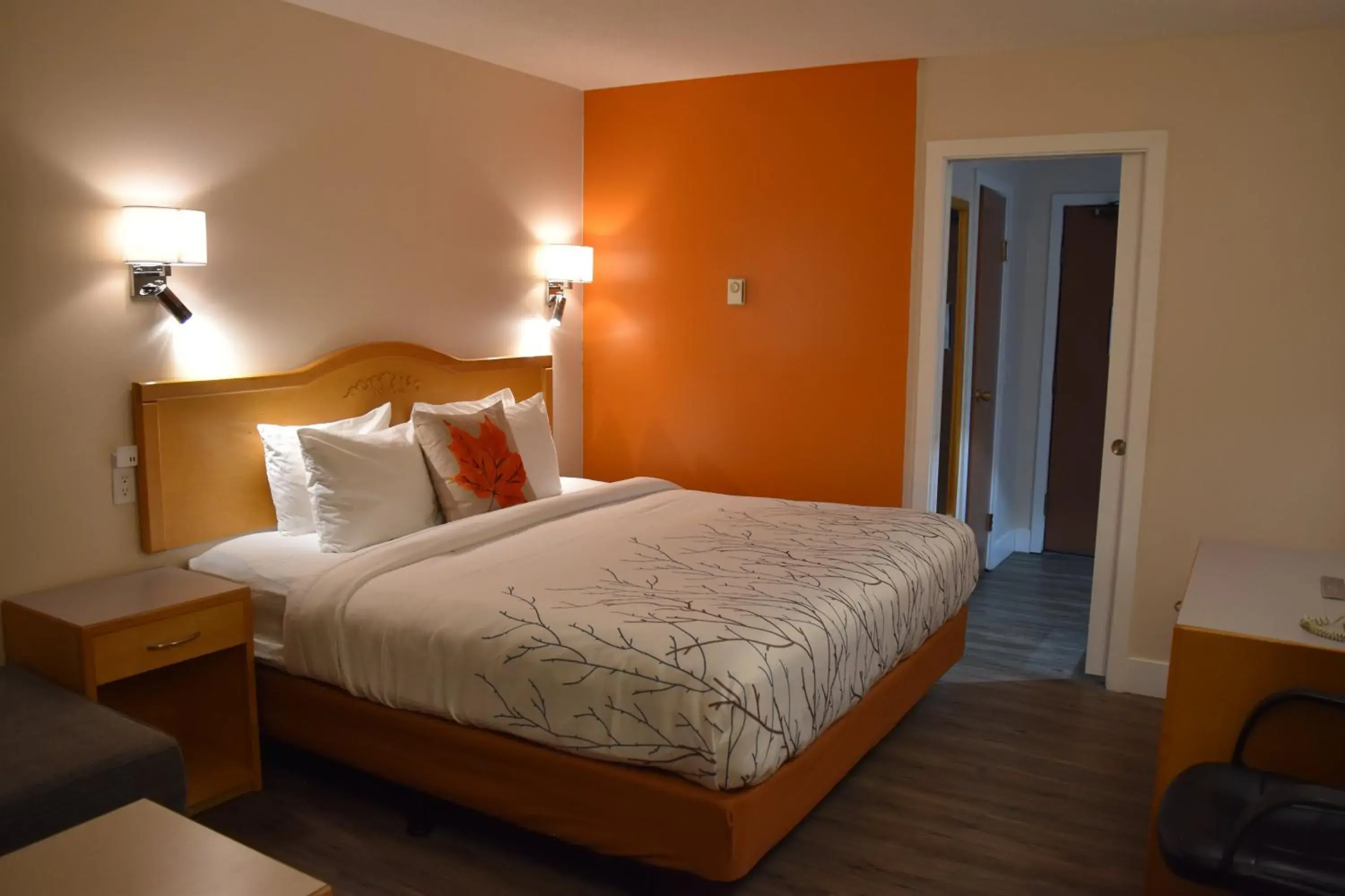 King Room in Canadas Best Value Inn & Suites-Castlegar King Room in Canadas Best Value Inn & Suites-Castlegar