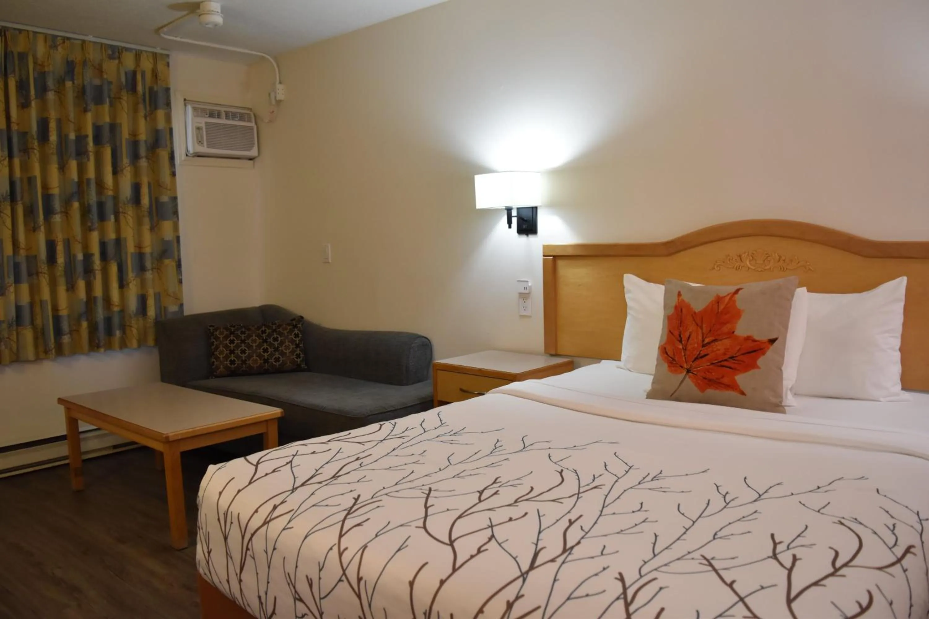 Bedroom, Bed in Canadas Best Value Inn & Suites-Castlegar