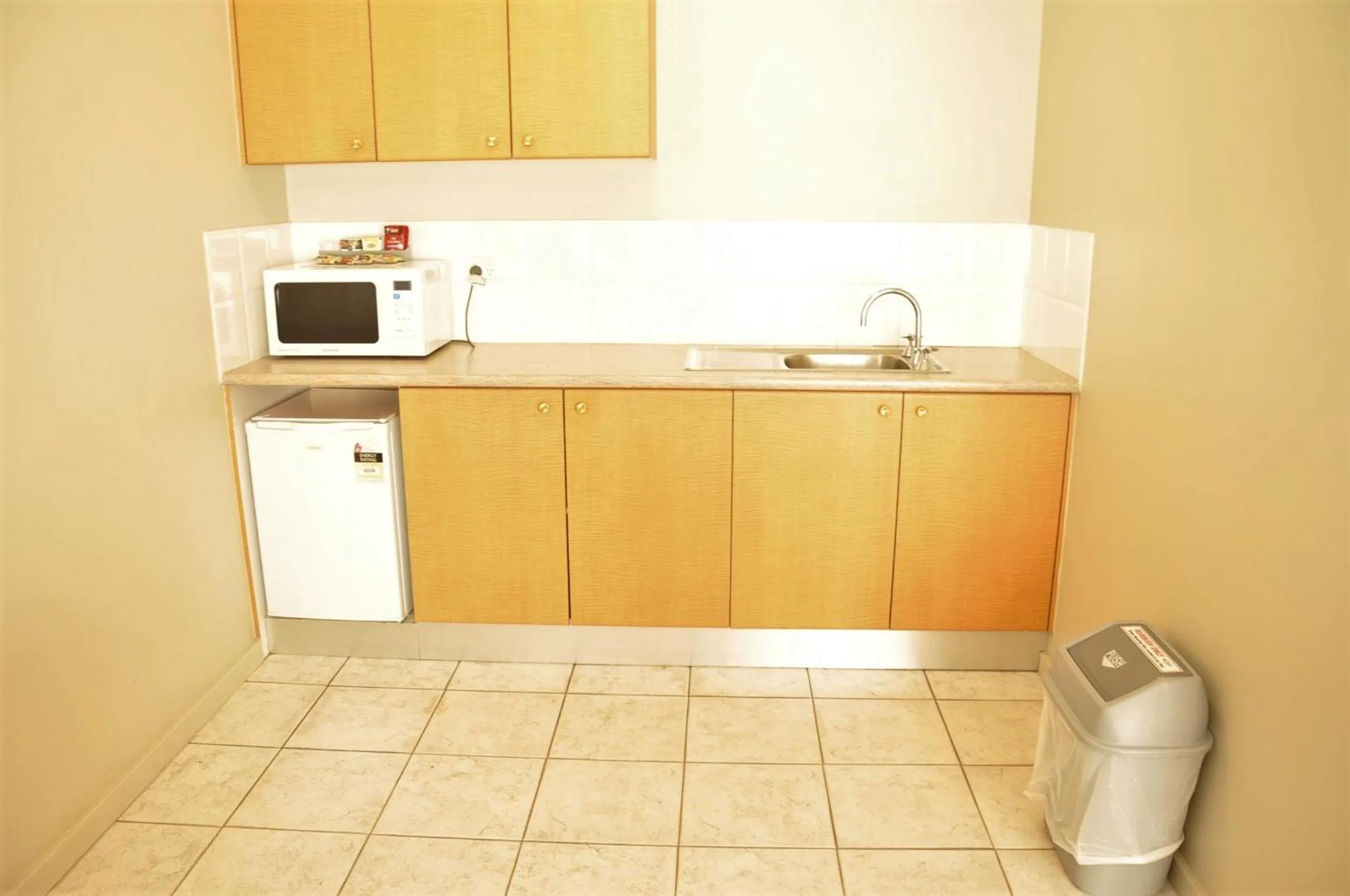 Kitchen or kitchenette in Chittaway Motel