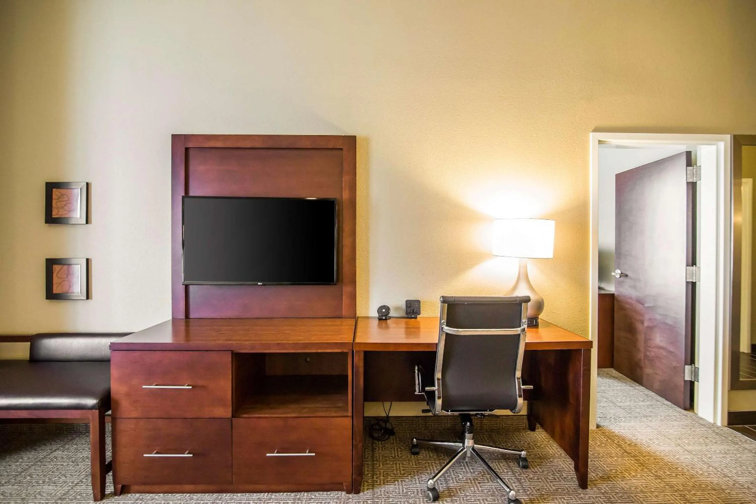 Bedroom in Comfort Suites Dodge City