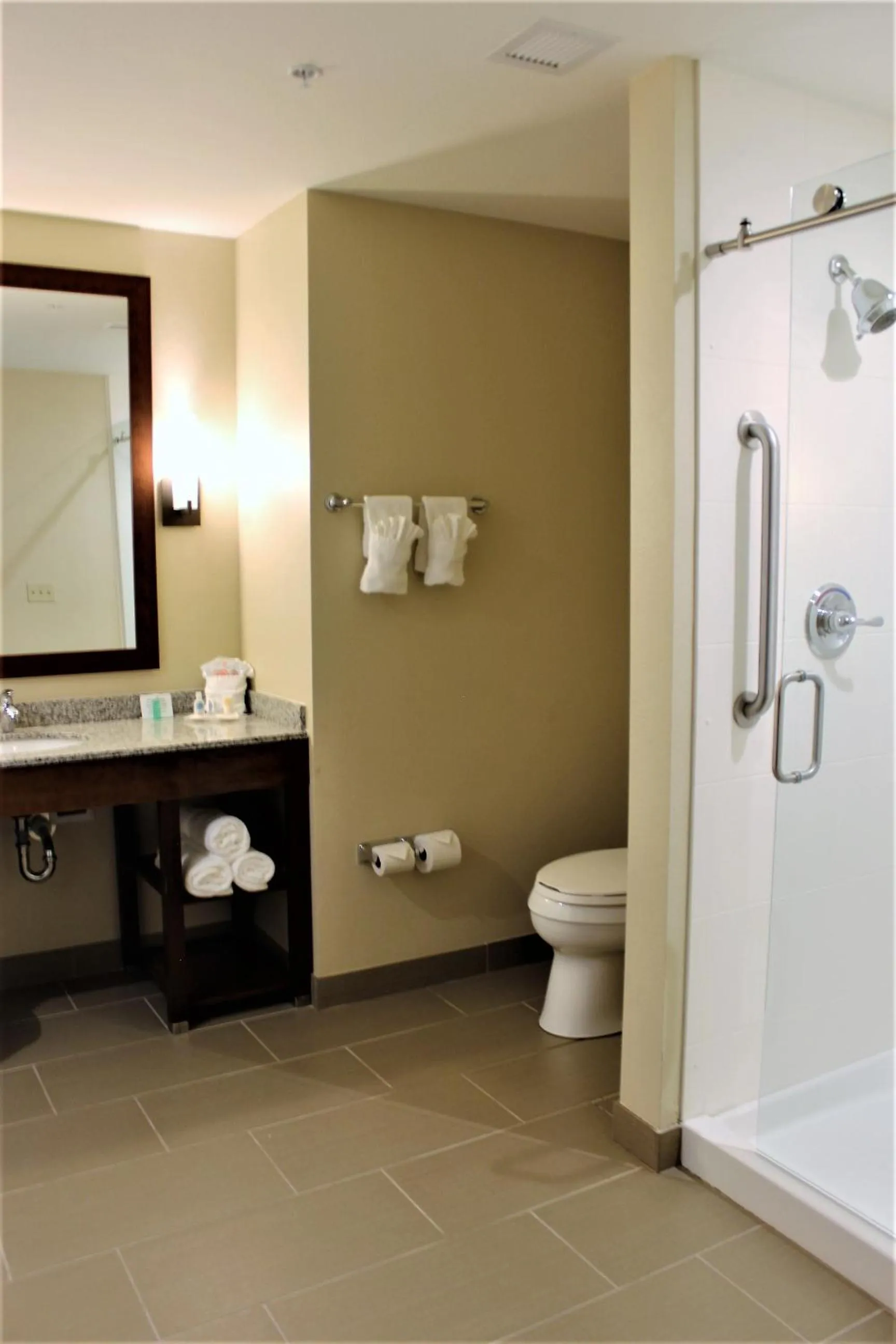 Bathroom in Comfort Suites Dodge City
