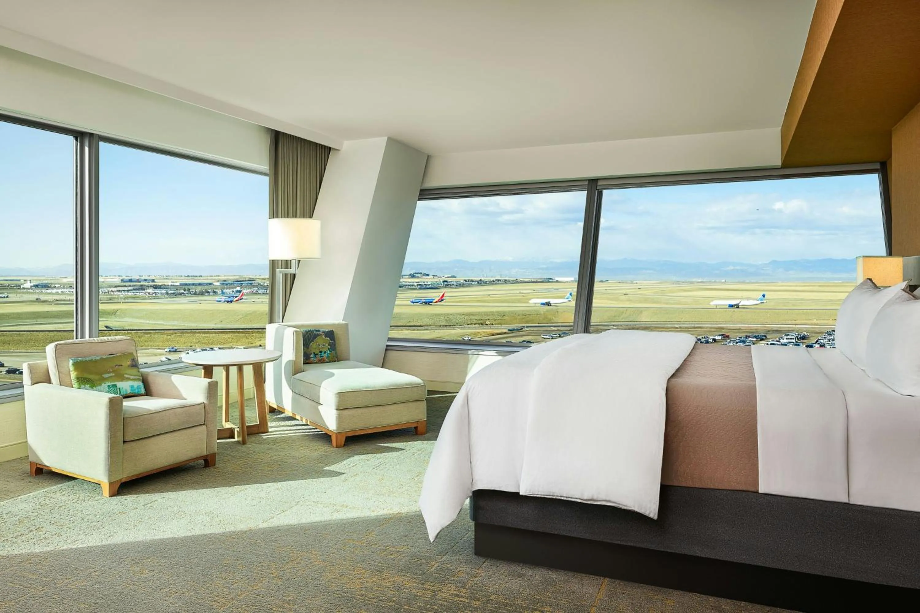 Bedroom, Bed in The Westin Denver International Airport