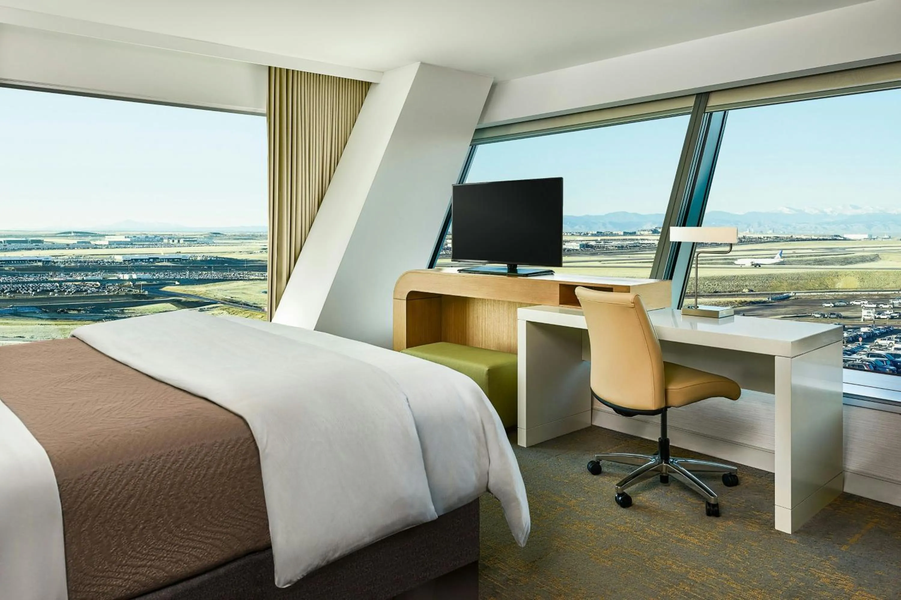 Bedroom, Bed in The Westin Denver International Airport