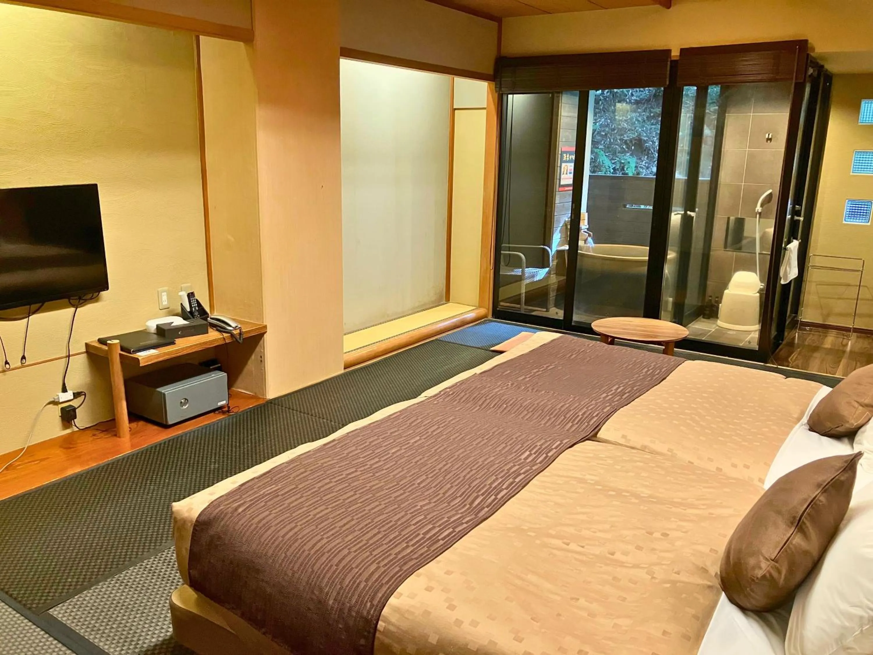 Photo of the whole room, Bed in LiVEMAX RESORT Shizuoka Amagiyugashima