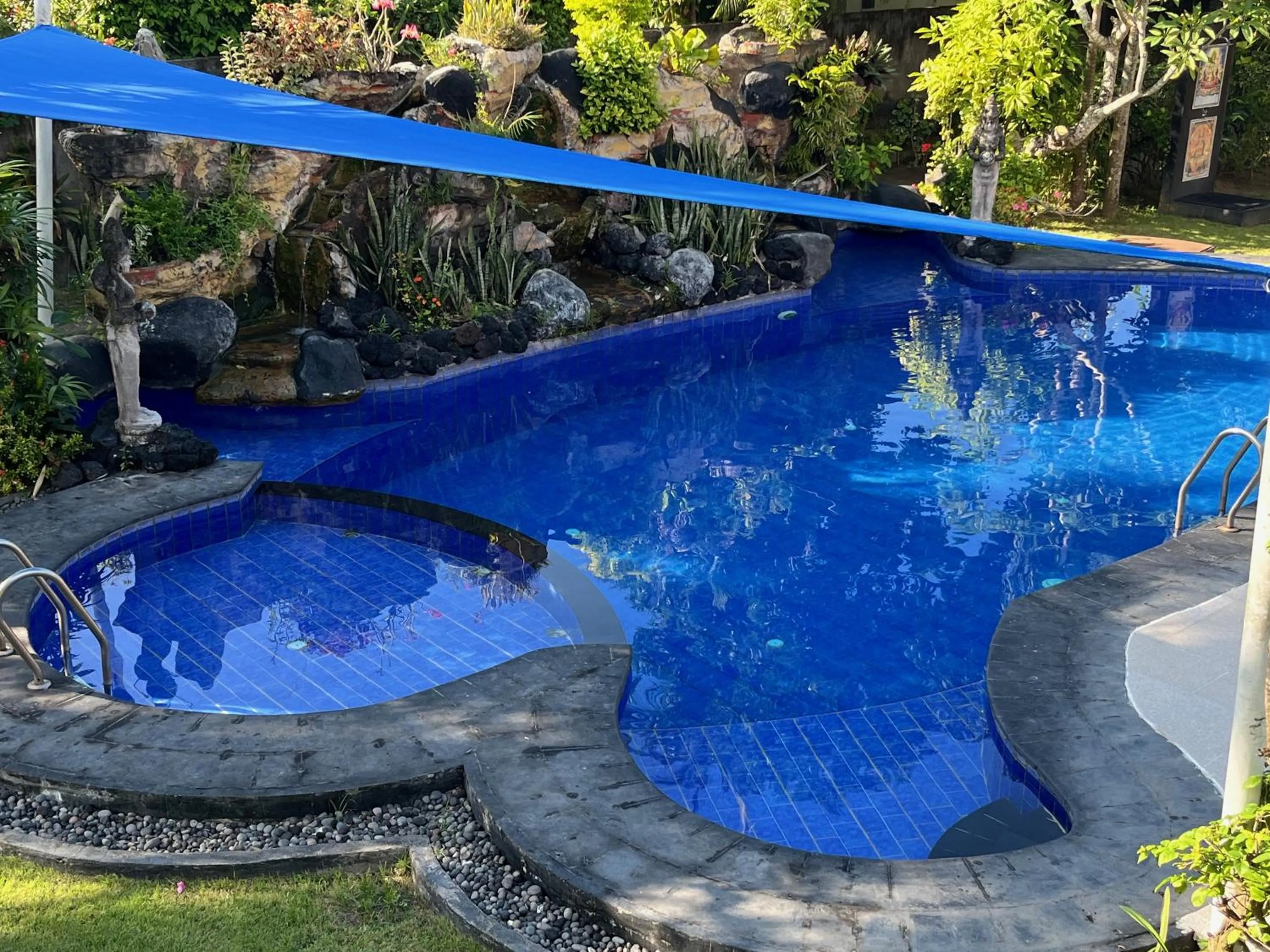 Swimming pool in Kura Kura Villas & Candidasa Mini Golf