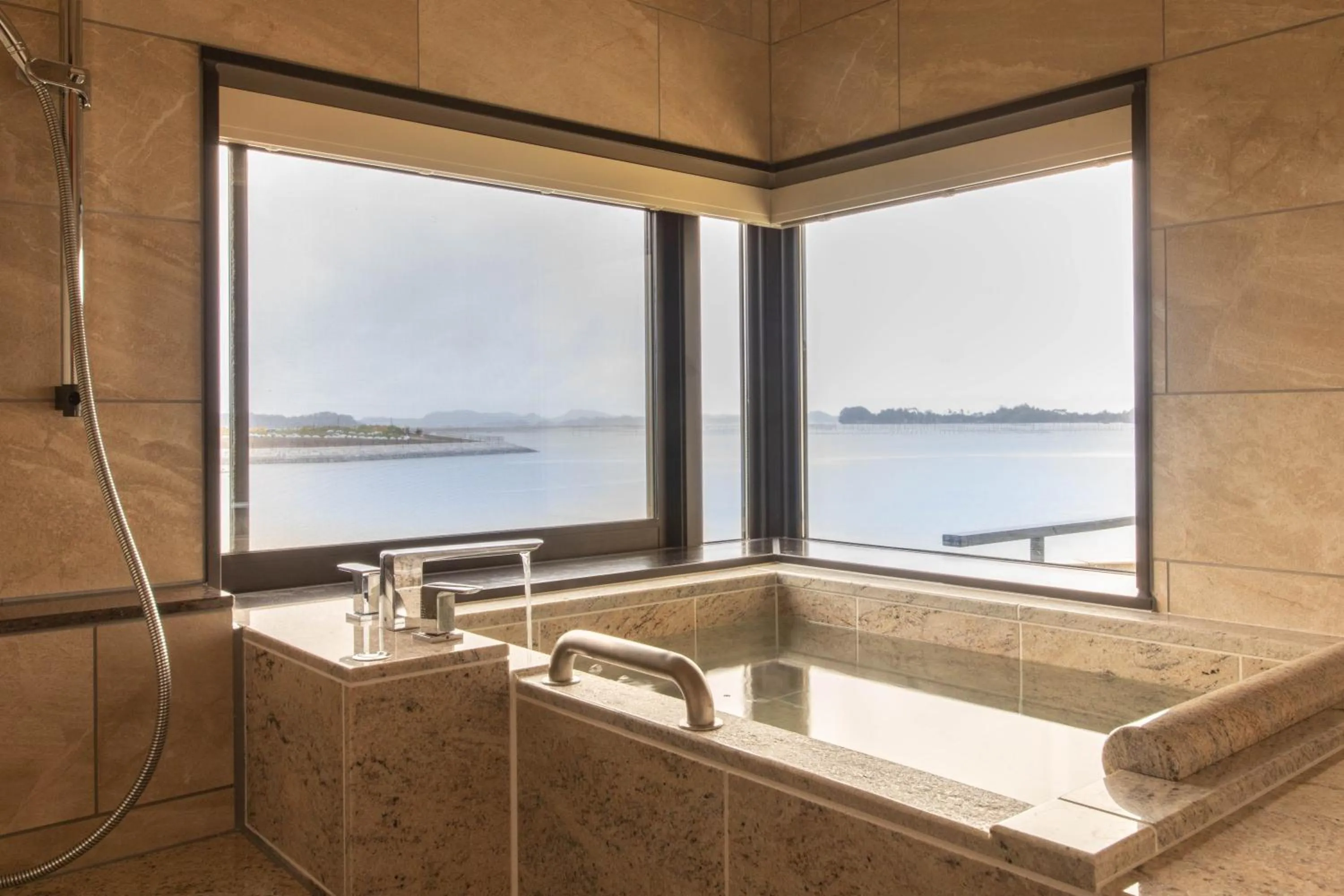 Shower in Matsushima Ichinobo