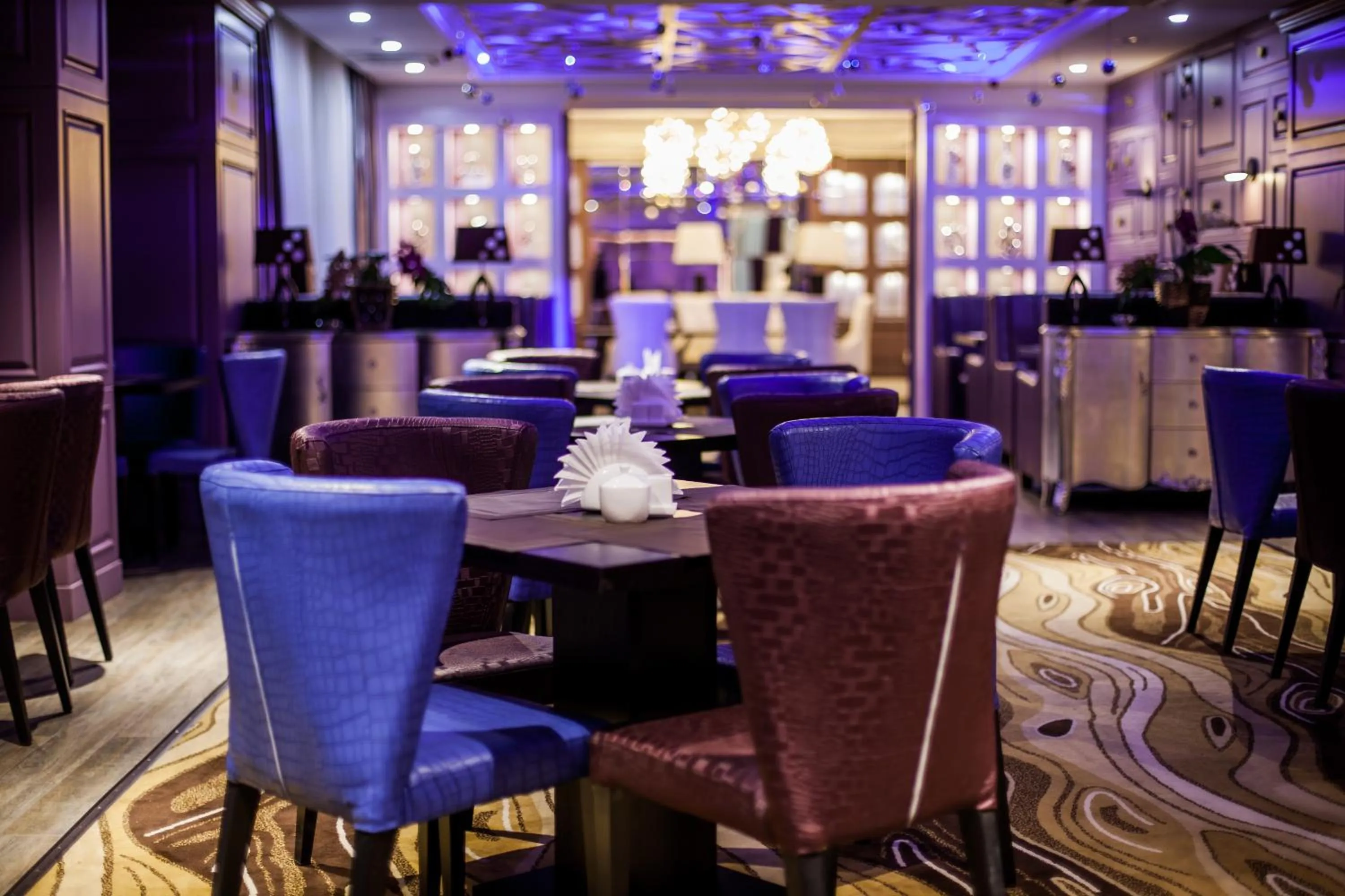 Restaurant/places to eat in Absolute Hotel