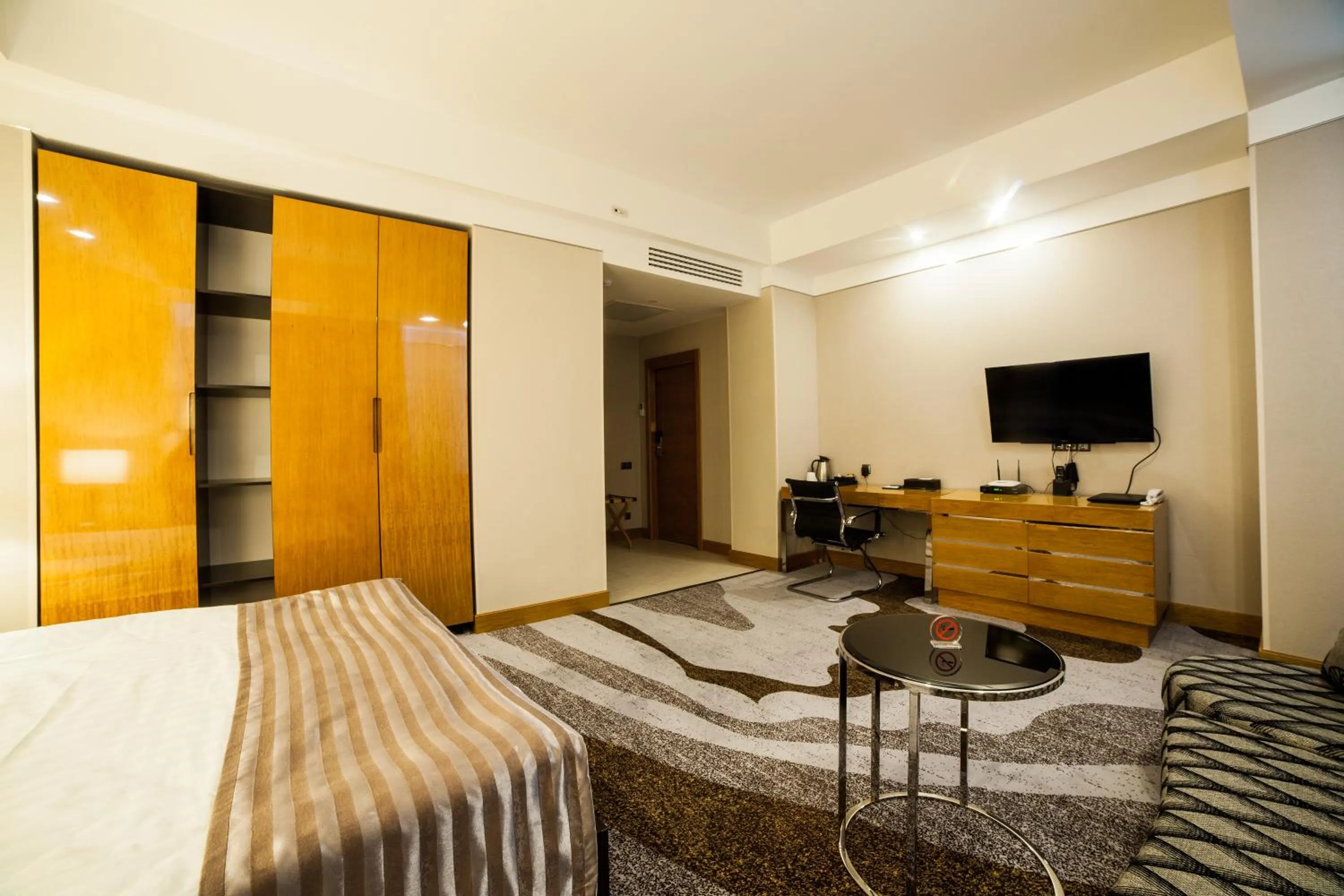 Photo of the whole room, Bed in Absolute Hotel