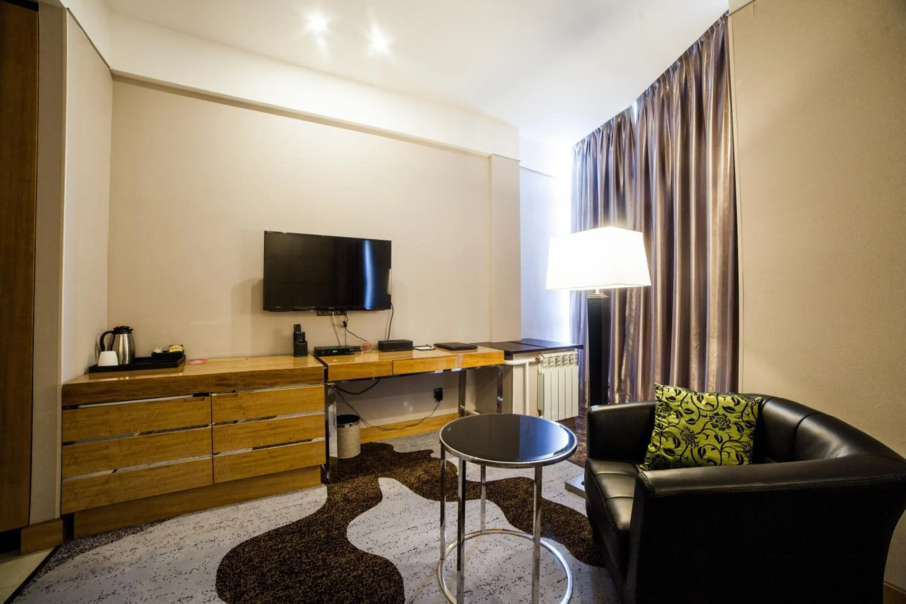 Photo of the whole room in Absolute Hotel