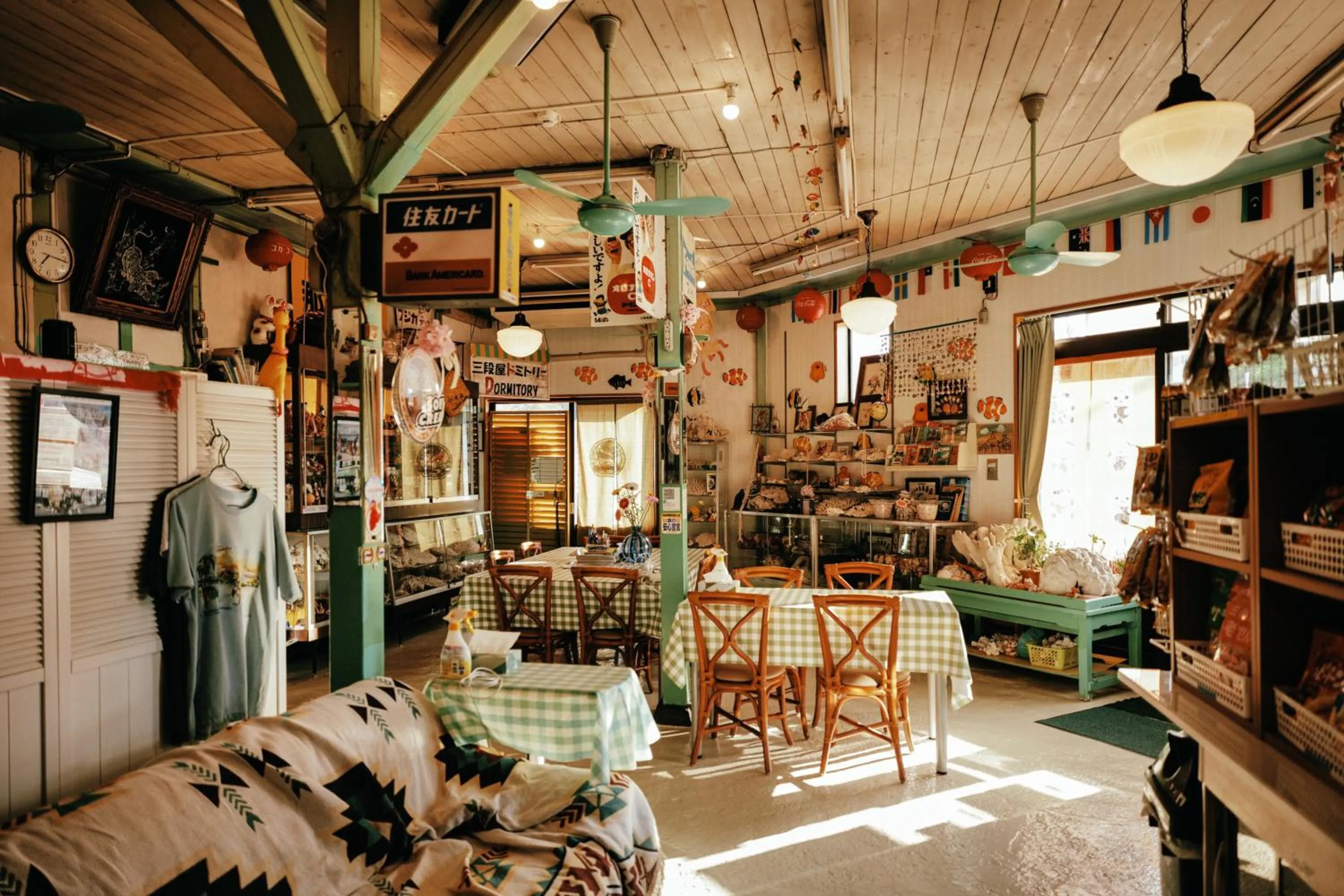 Communal lounge/ TV room in Dormitory Sandanya Guesthouse