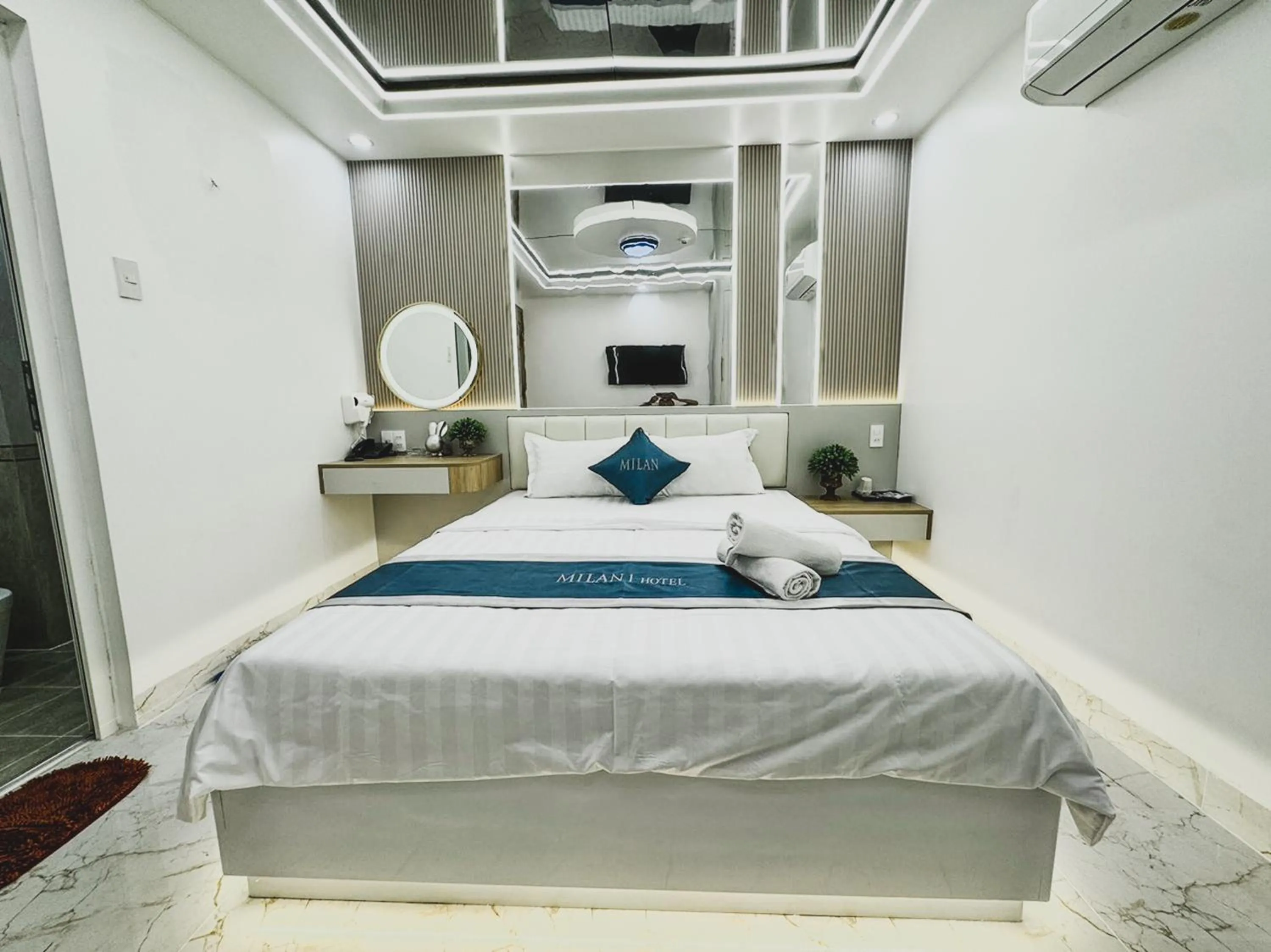 Bed in Ngoc San San Hotel HCM