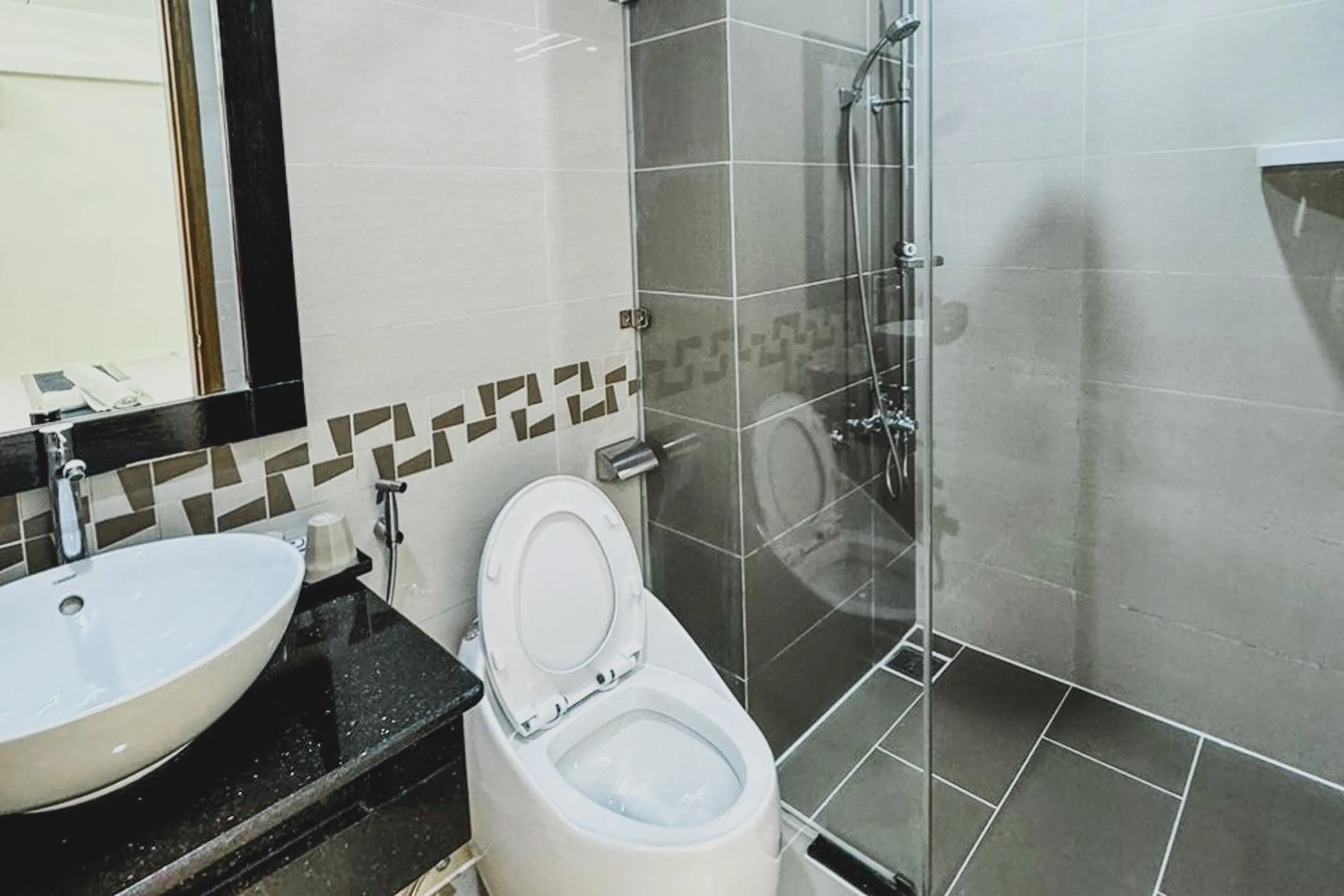 Shower in Ngoc San San Hotel HCM