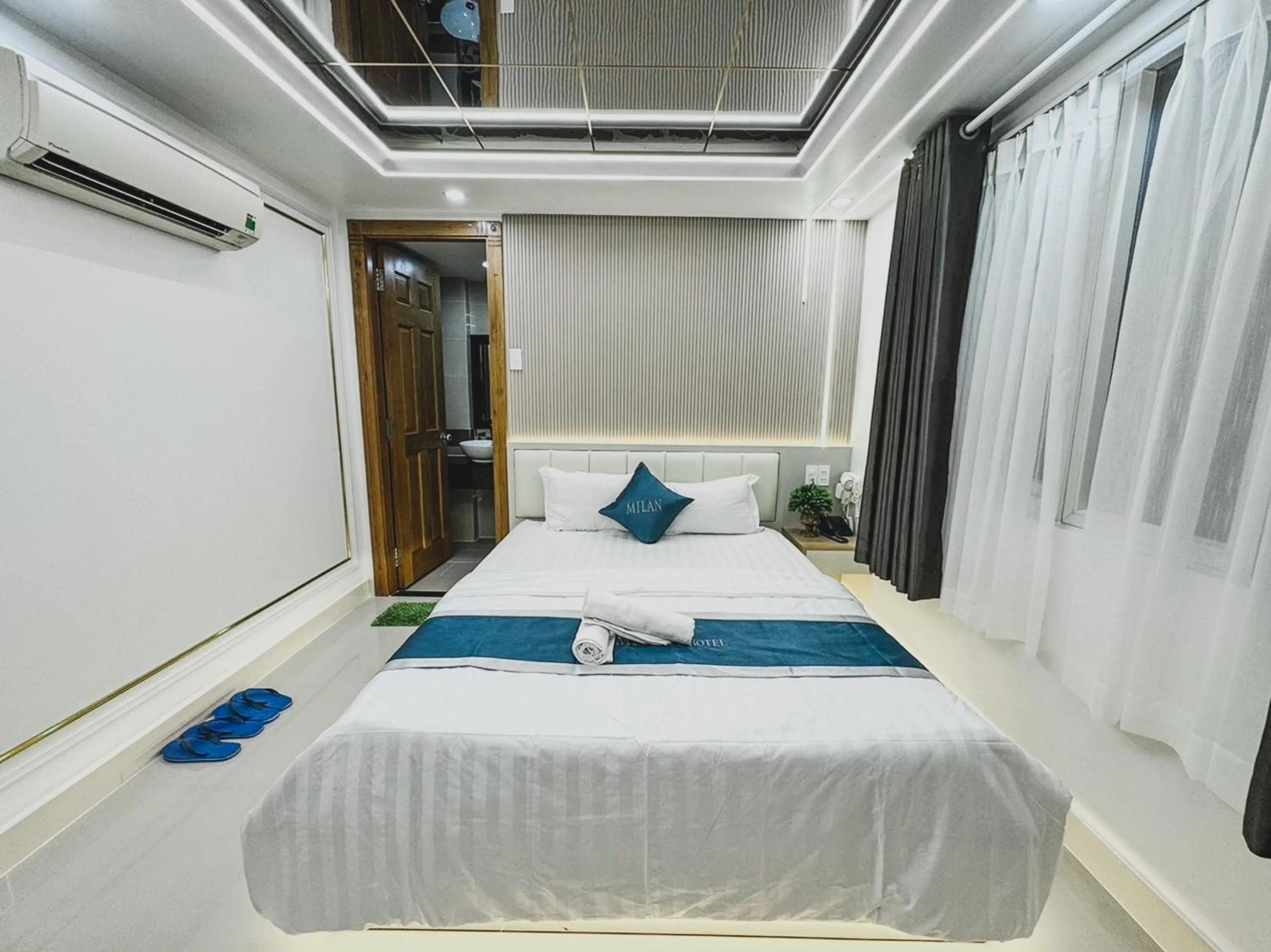 Bed in Ngoc San San Hotel HCM