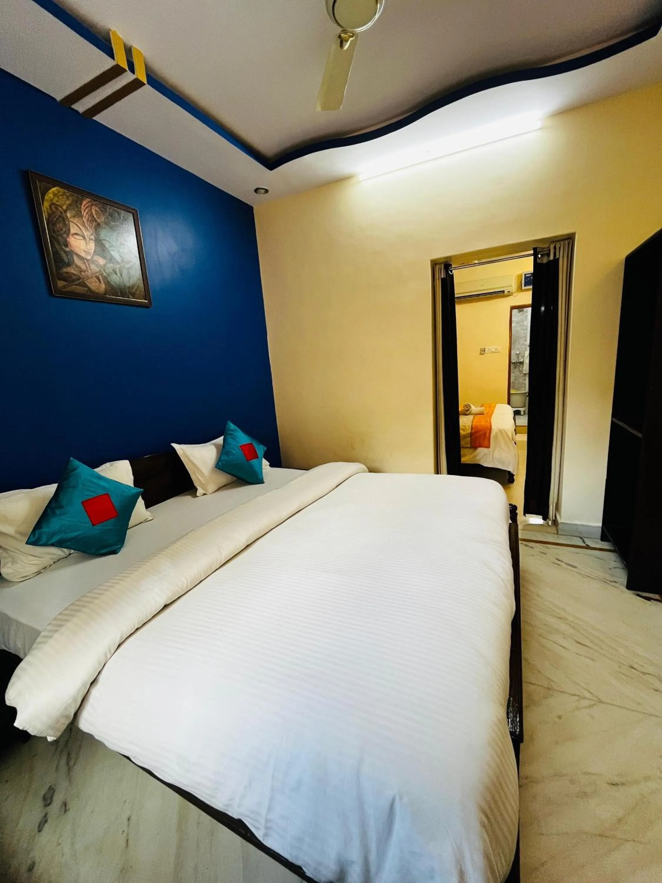 Bedroom, Bed in Golden Marigold Hotel
