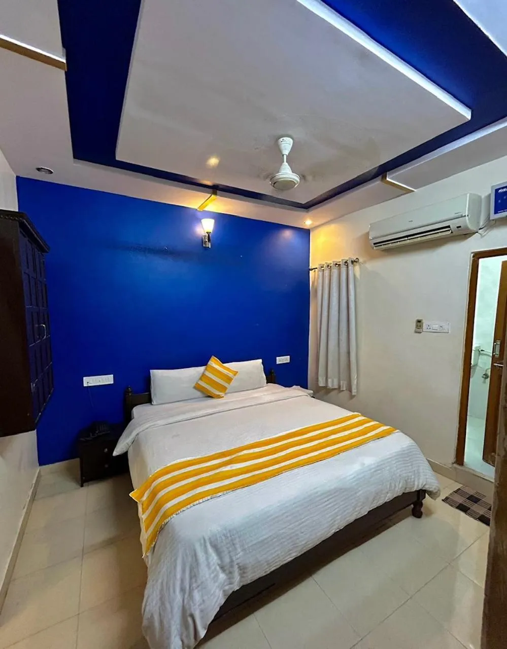 Bedroom, Bed in Golden Marigold Hotel