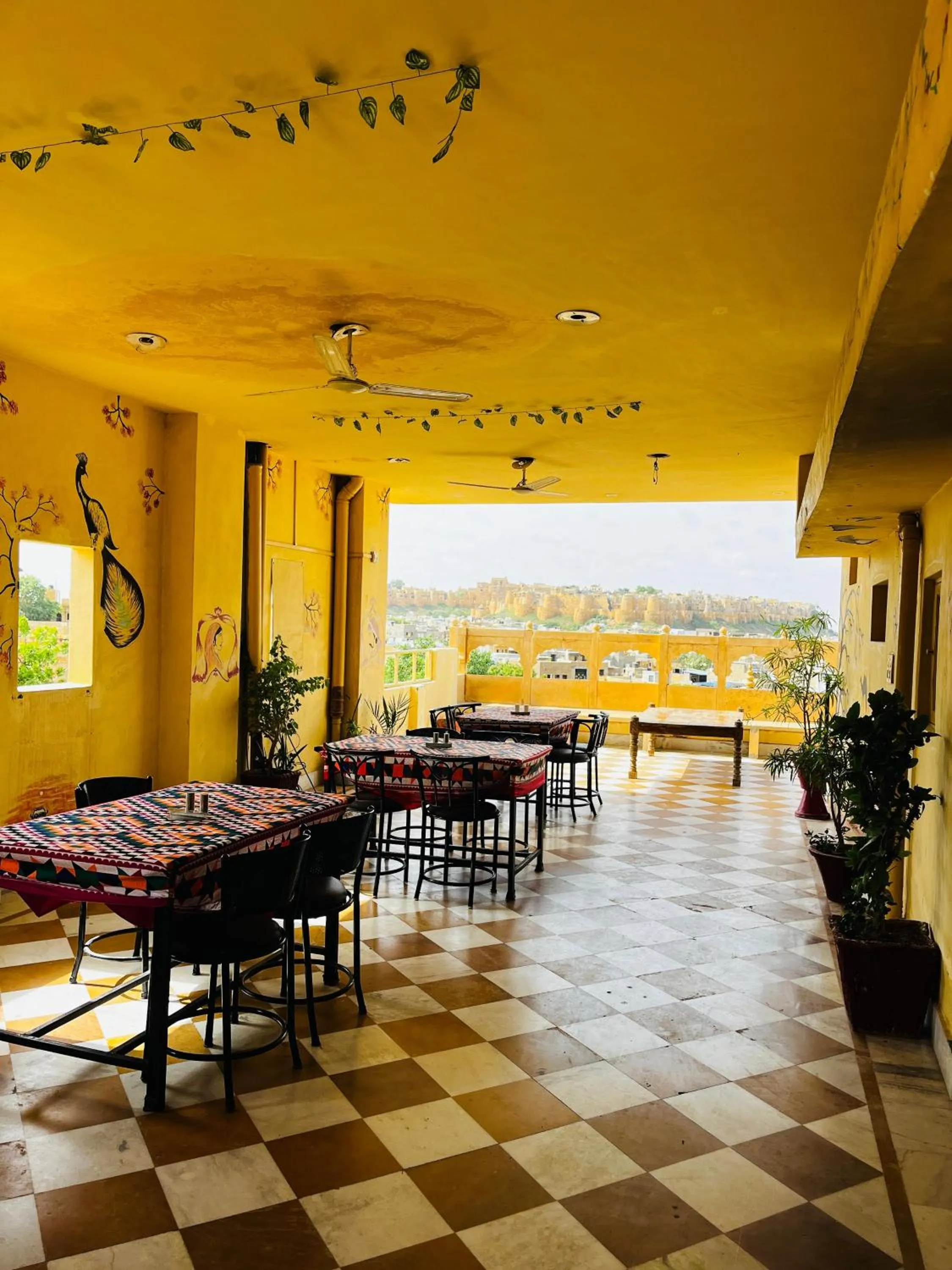 Restaurant/places to eat in Golden Marigold Hotel