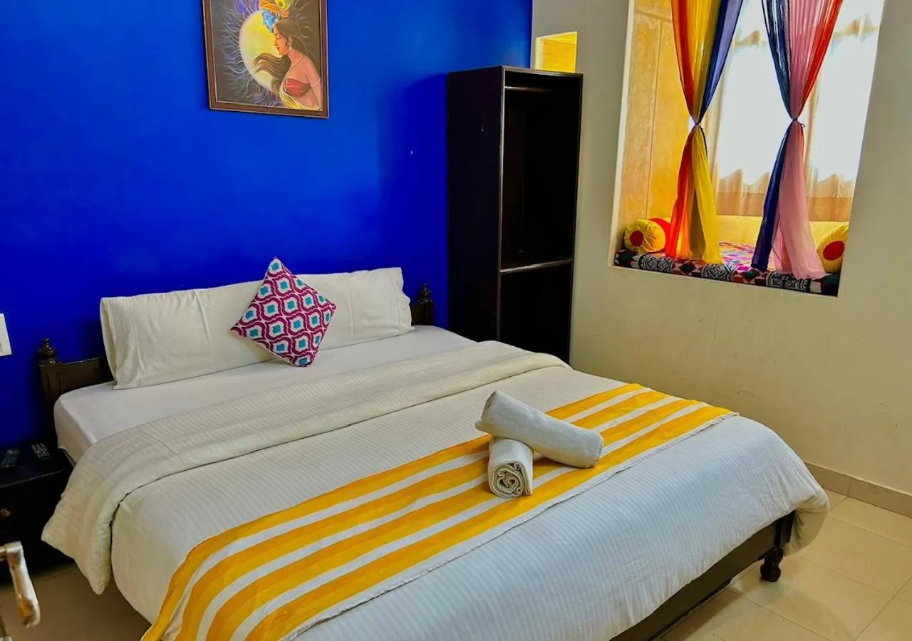 Bed in Golden Marigold Hotel