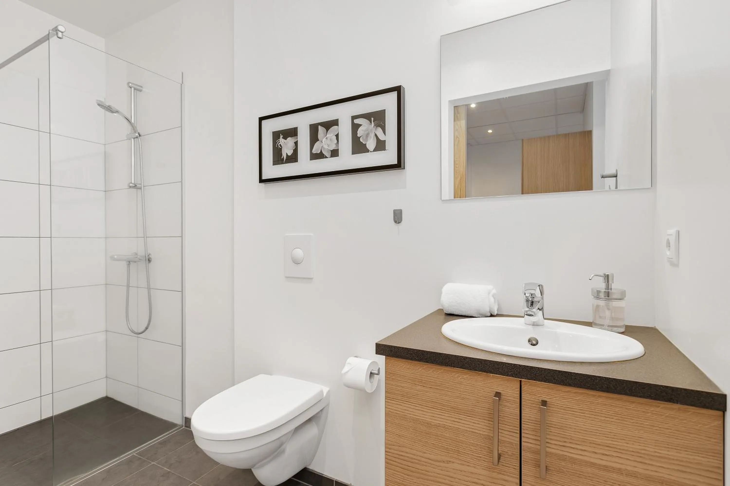 Shower in Blue Mountain Apartments by Heimaleiga