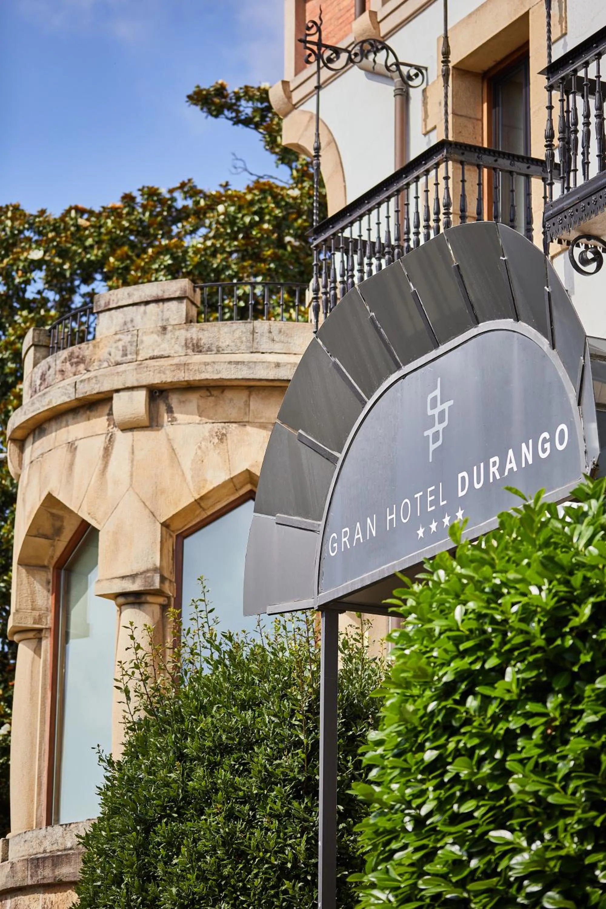 Facade/entrance in Silken Gran hotel Durango