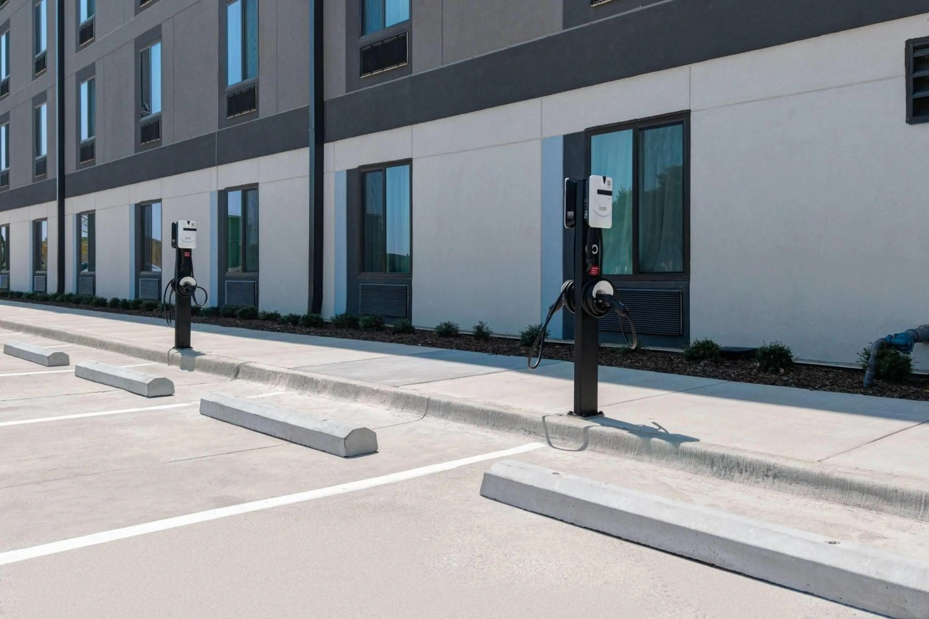 Property building in ECHO Suites Extended Stay by Wyndham Dallas Plano Richardson