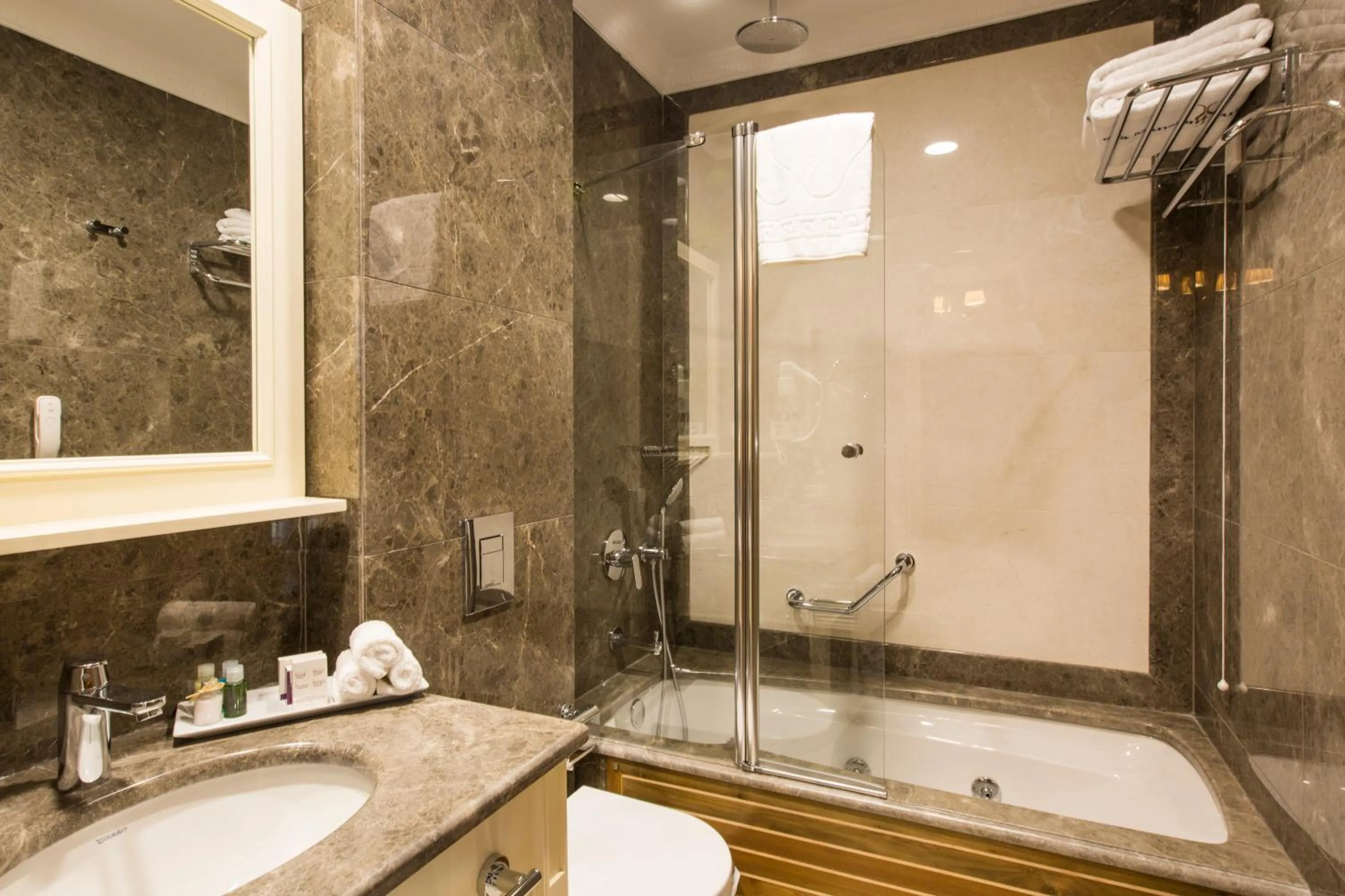 Shower in GLK PREMIER Sea Mansion Suites & Spa - Special Class